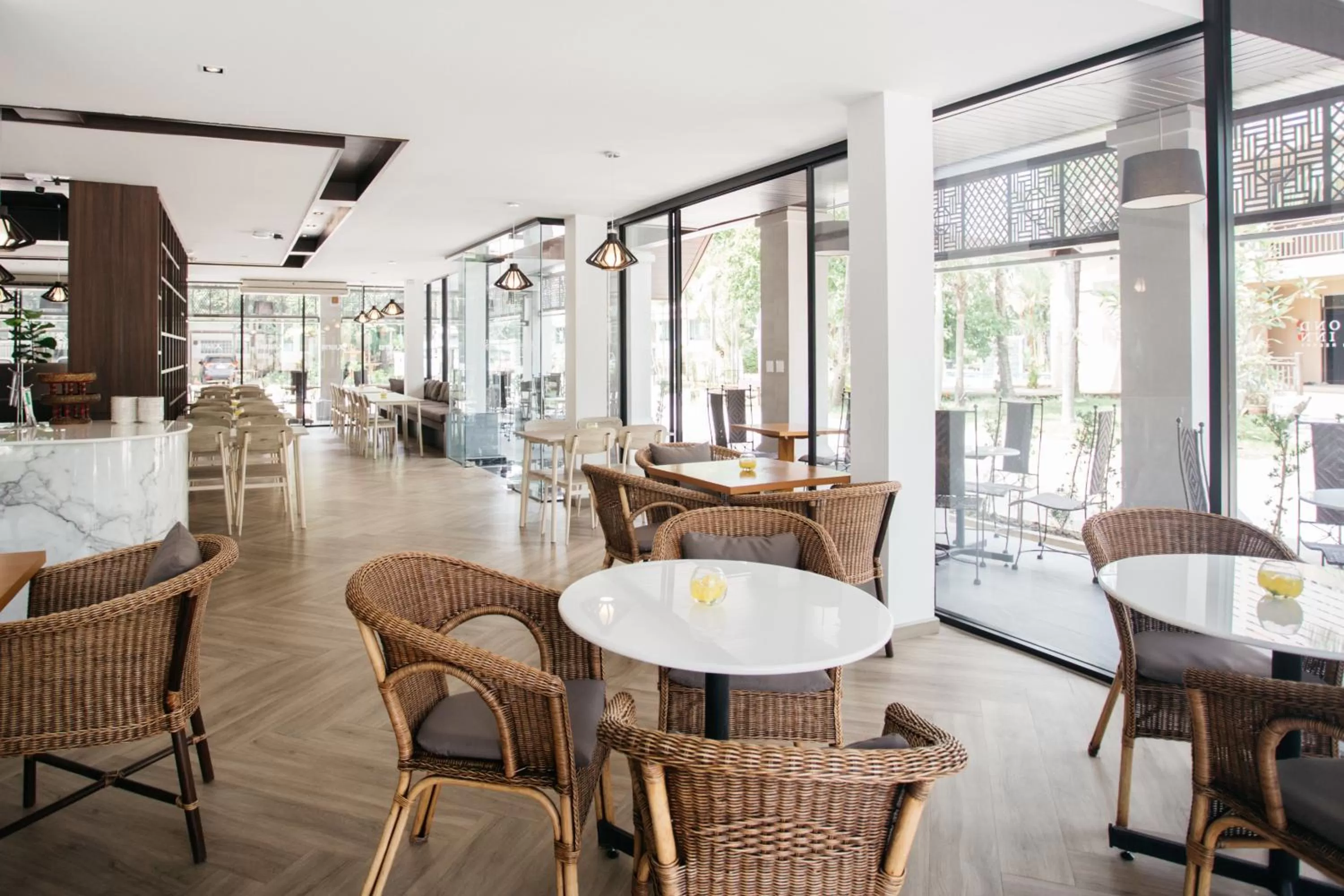 Restaurant/places to eat in Diamond Park Inn Chiangrai & Resort