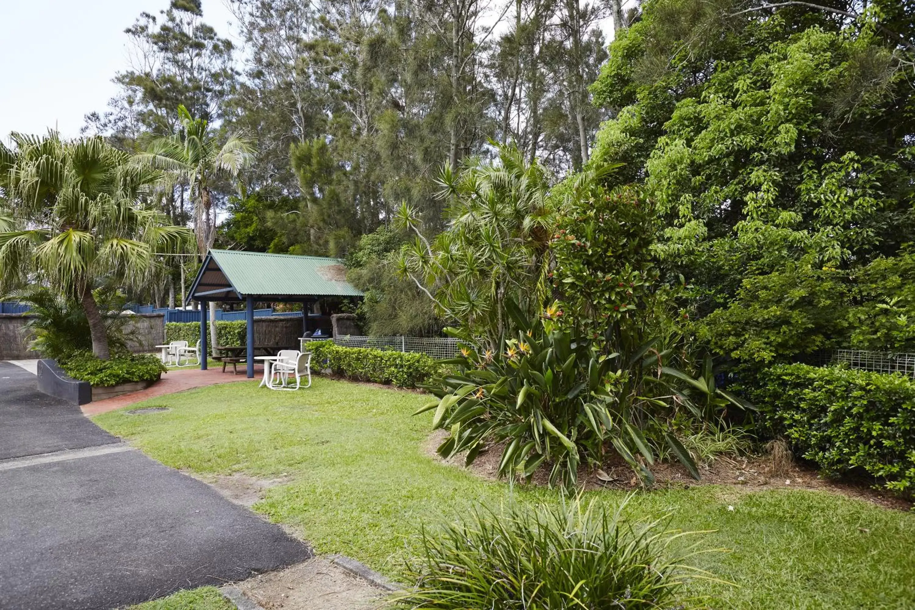 Garden, Property Building in Bay Beach Motel