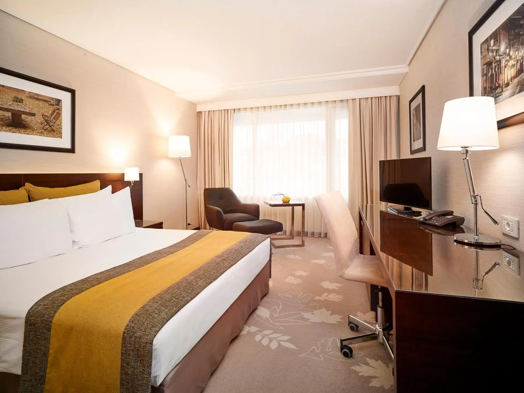 Photo of the whole room, Bed in Crowne Plaza Bucharest by IHG Photo of the whole room, Bed in Crowne Plaza Bucharest by IHG