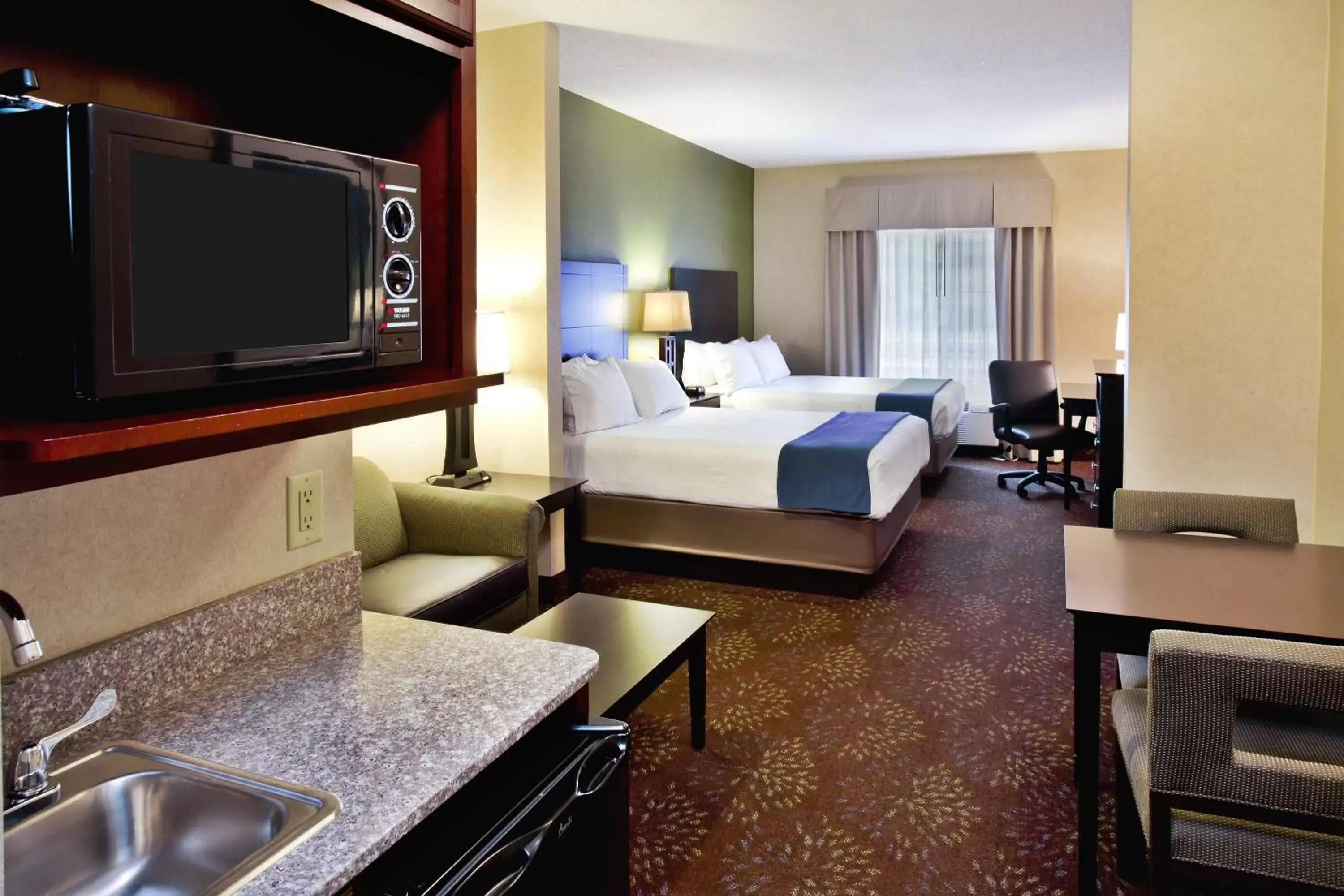 Photo of the whole room, TV/Entertainment Center in Holiday Inn Express Hotel & Suites Woodhaven, an IHG Hotel