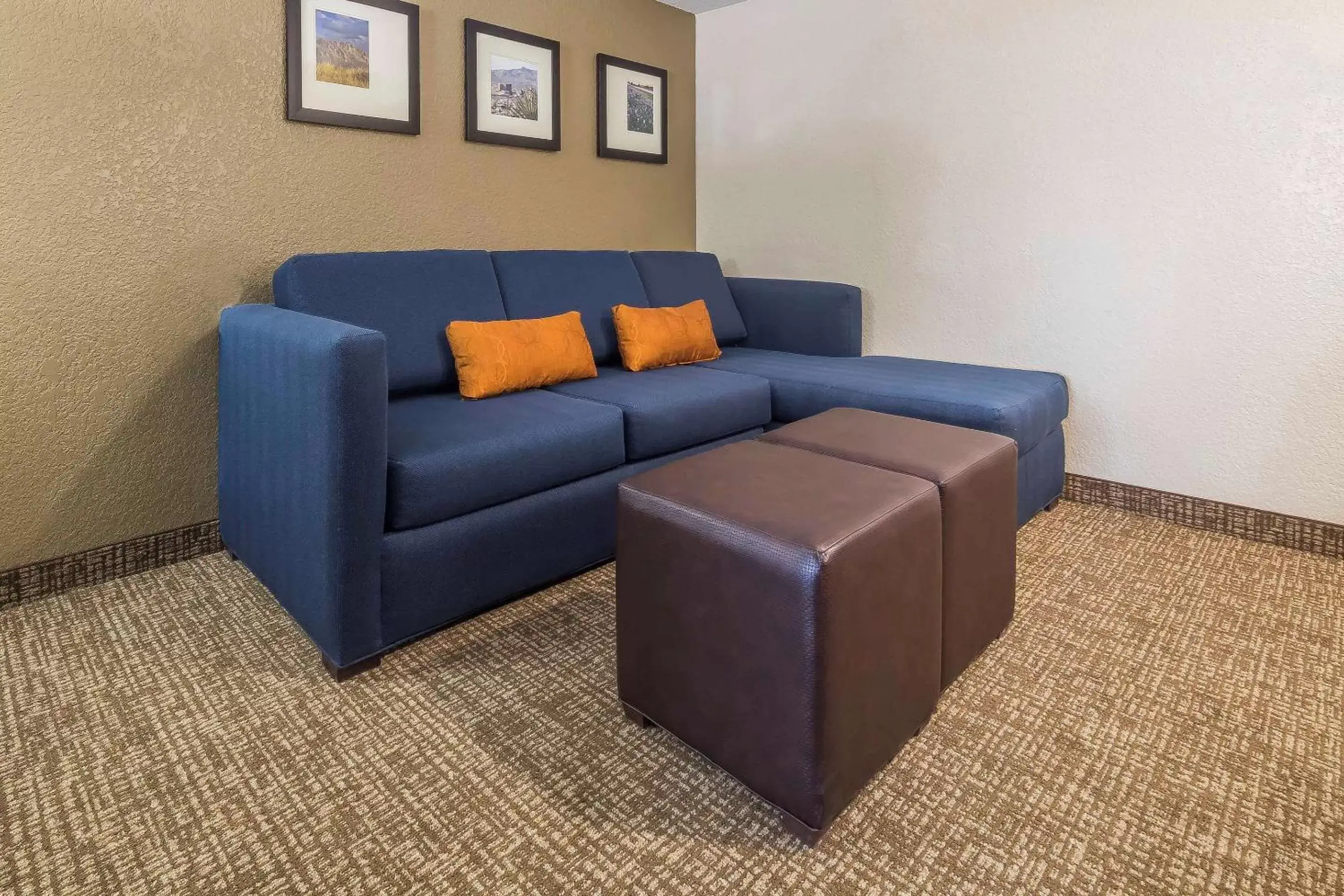 Bedroom, Seating Area in Comfort Suites El Paso Airport