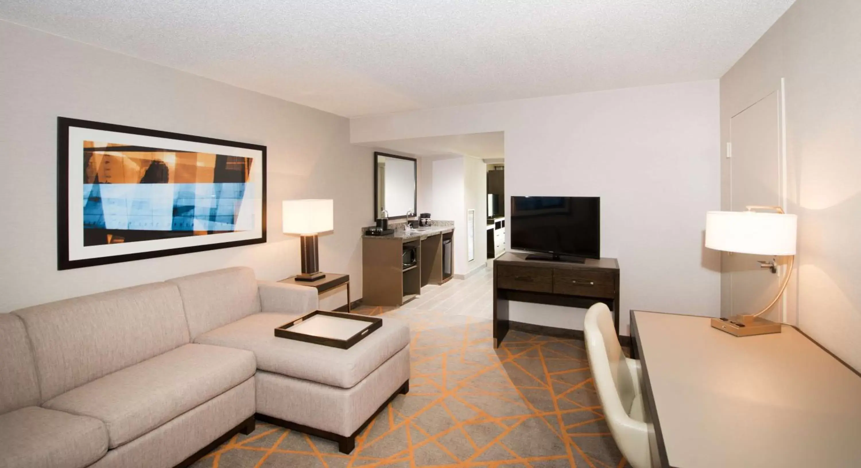 Living room, TV/Entertainment Center in Embassy Suites by Hilton Cincinnati Northeast - Blue Ash