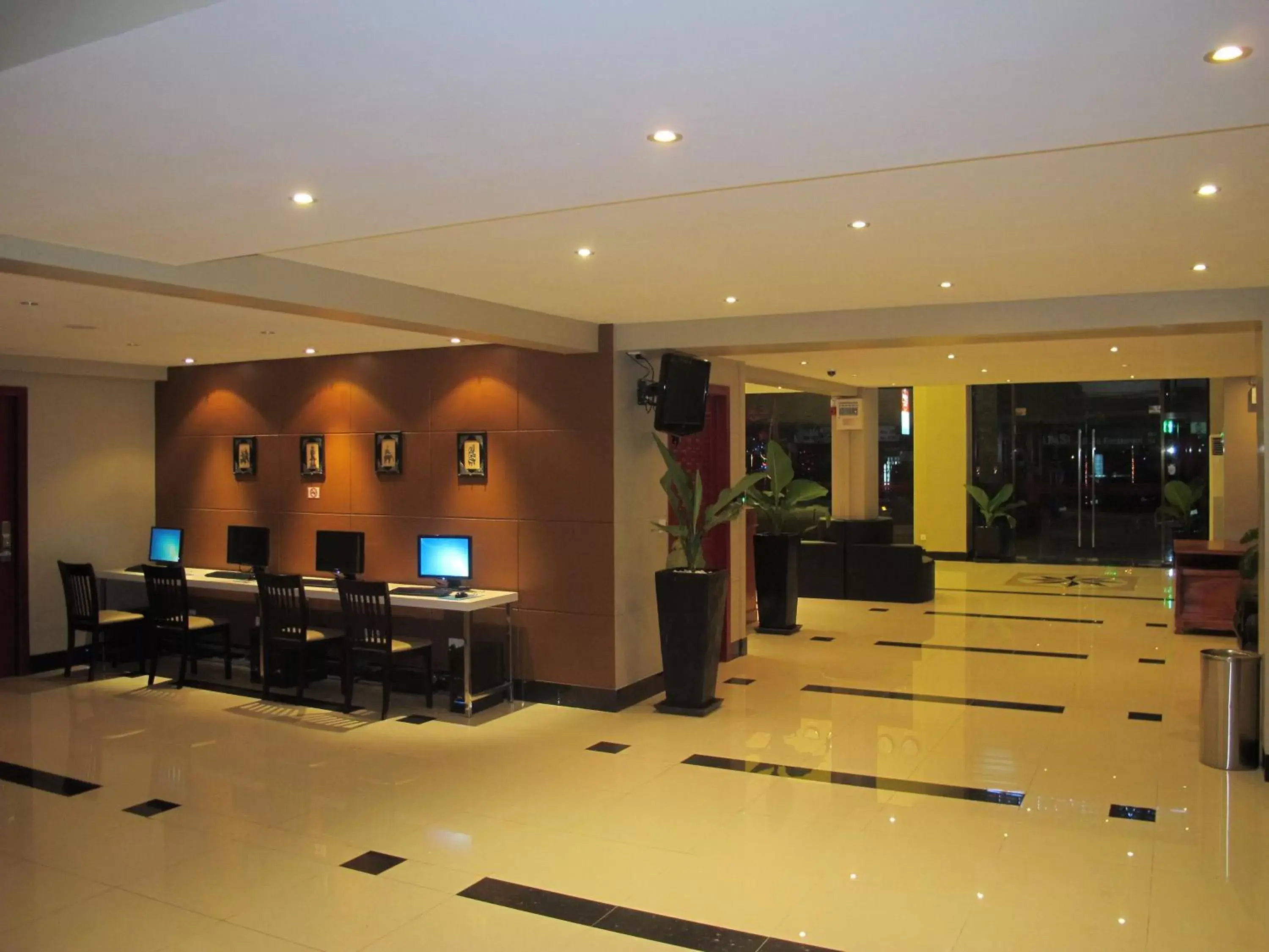 Lobby or reception in Lux Riverside Hotel & Apartment