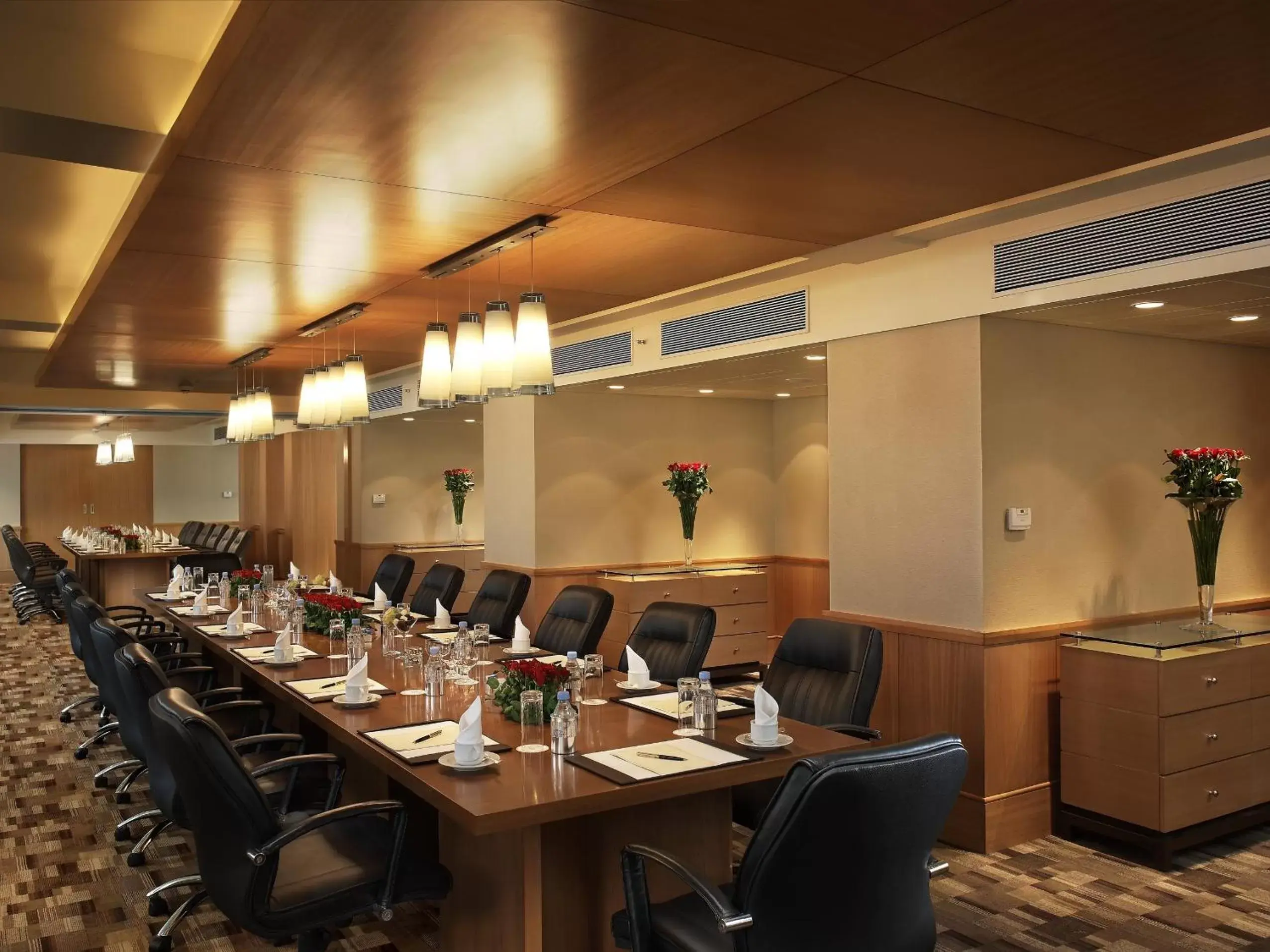 Business facilities, Restaurant/Places to Eat in The Leela Mumbai