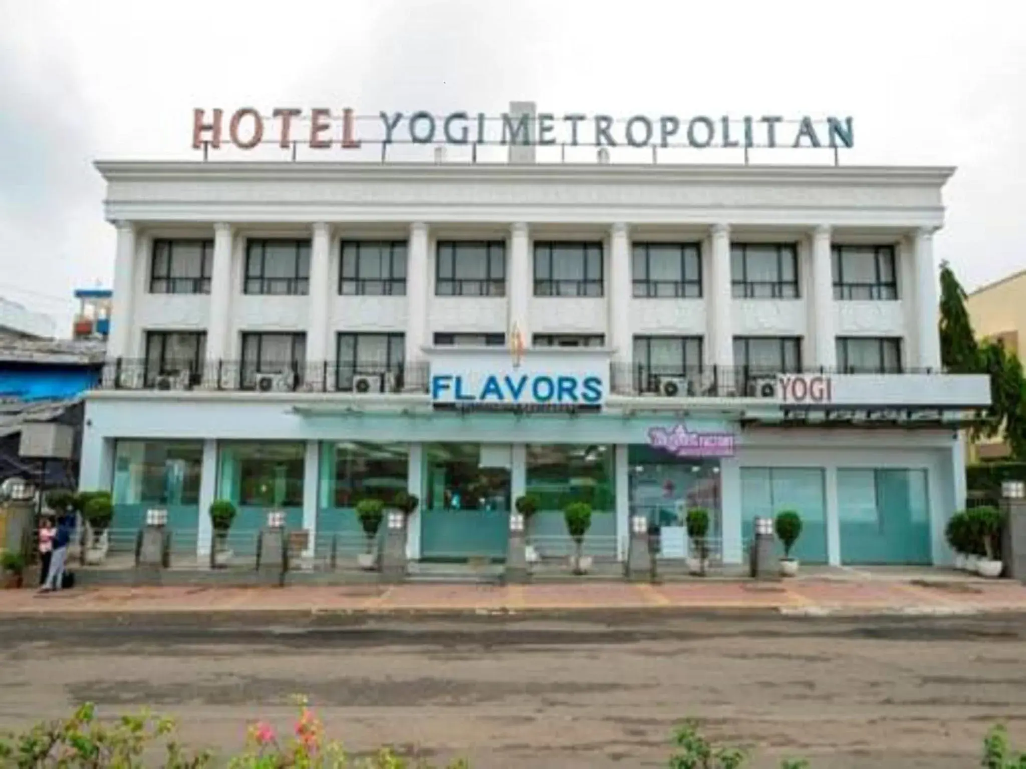 Property Building in Hotel Yogi Metropolitan