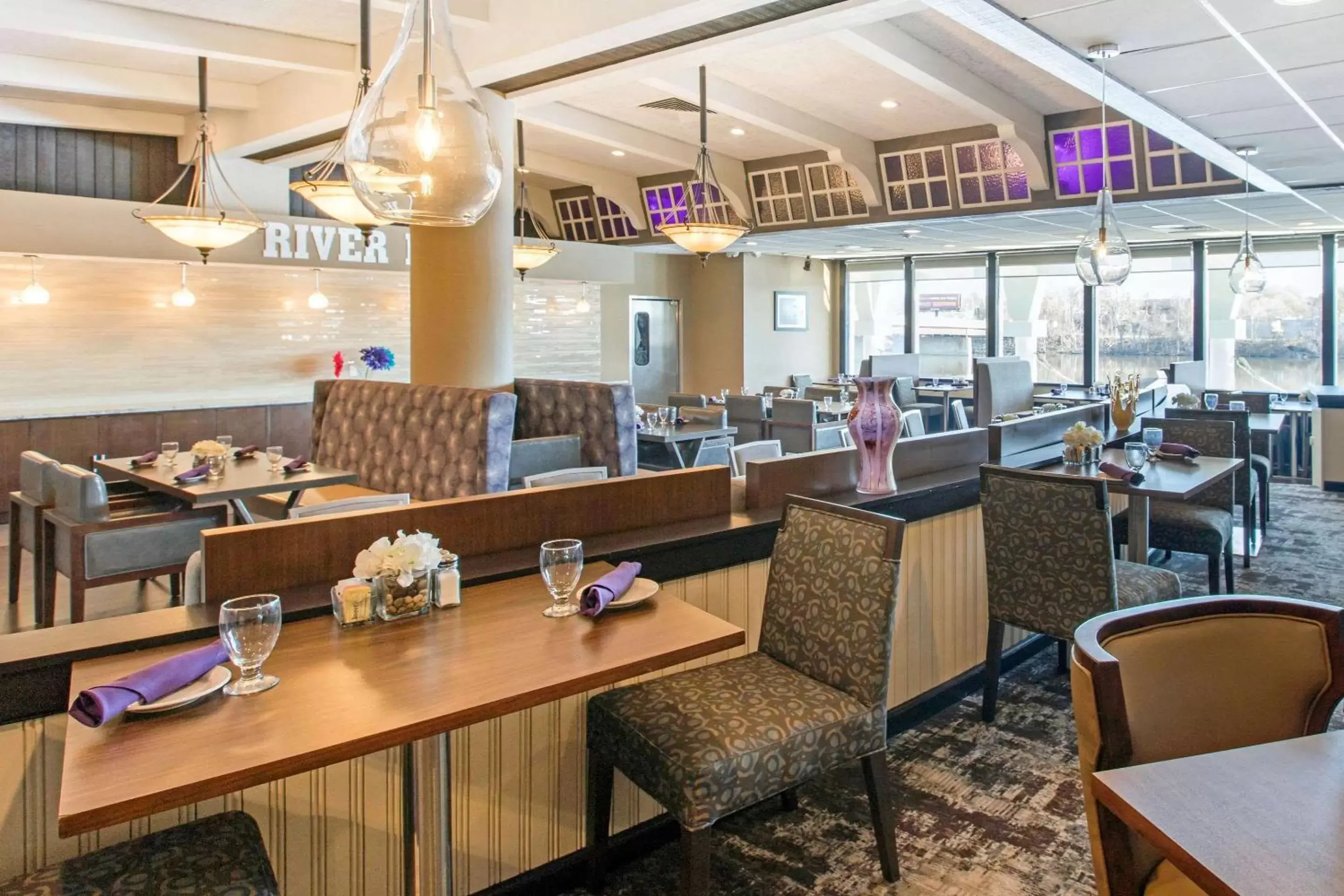 Restaurant/Places to Eat in Radisson Hotel Grand Rapids Riverfront