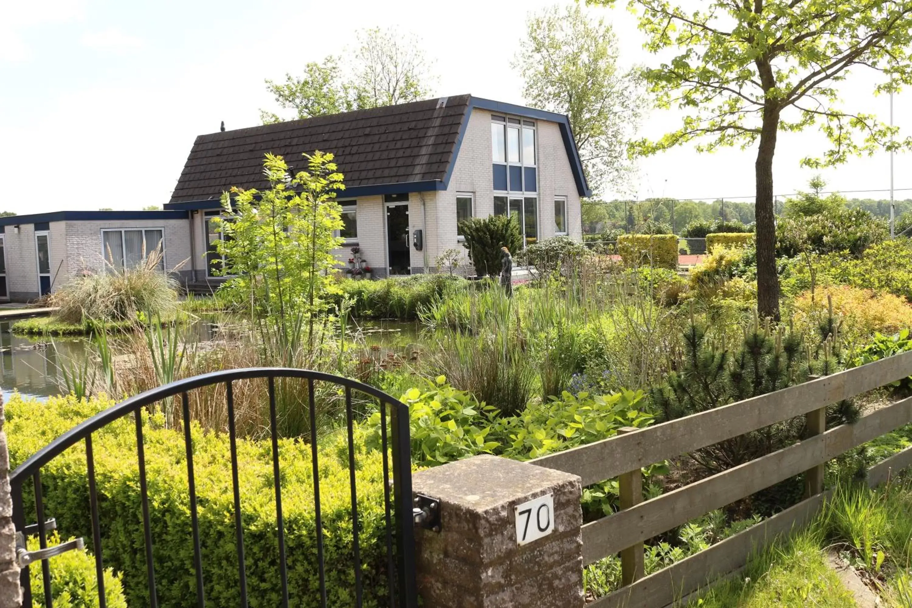 Garden view, Property Building in B&B Bovenweg