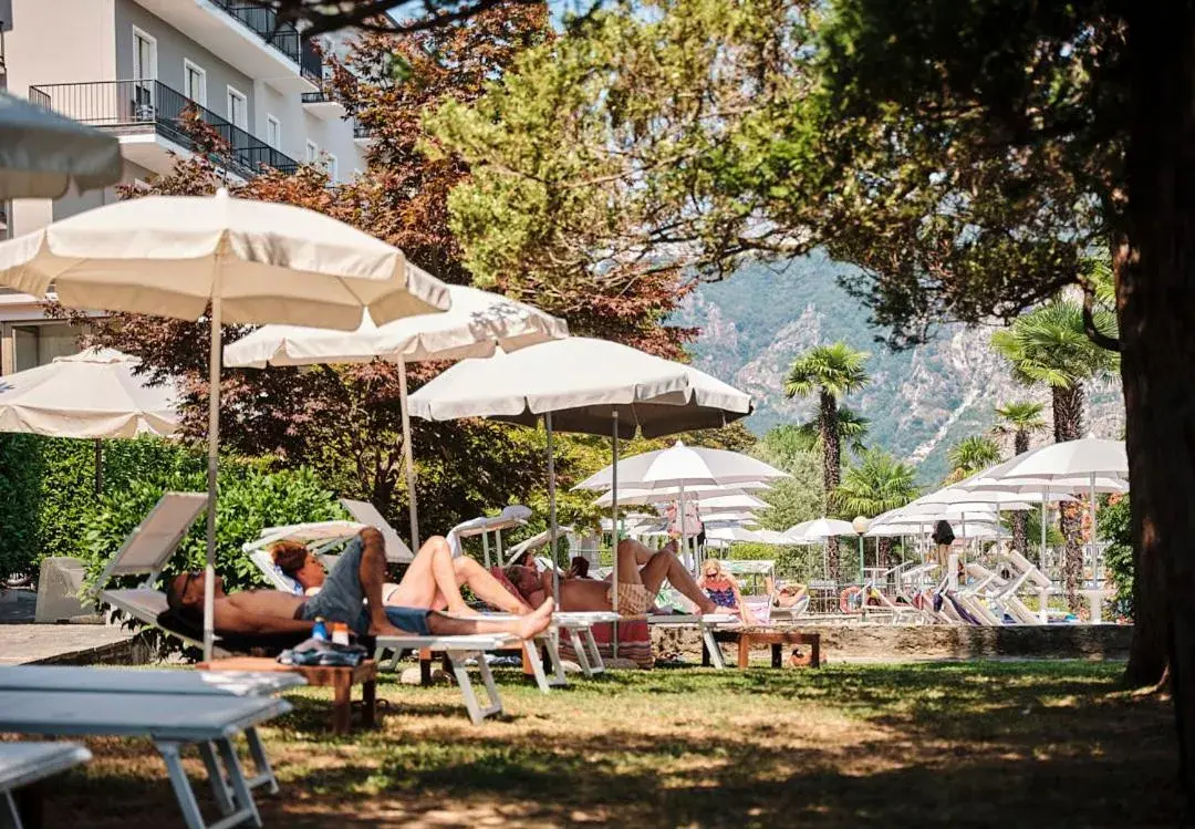 sunbed in Hotel Carillon