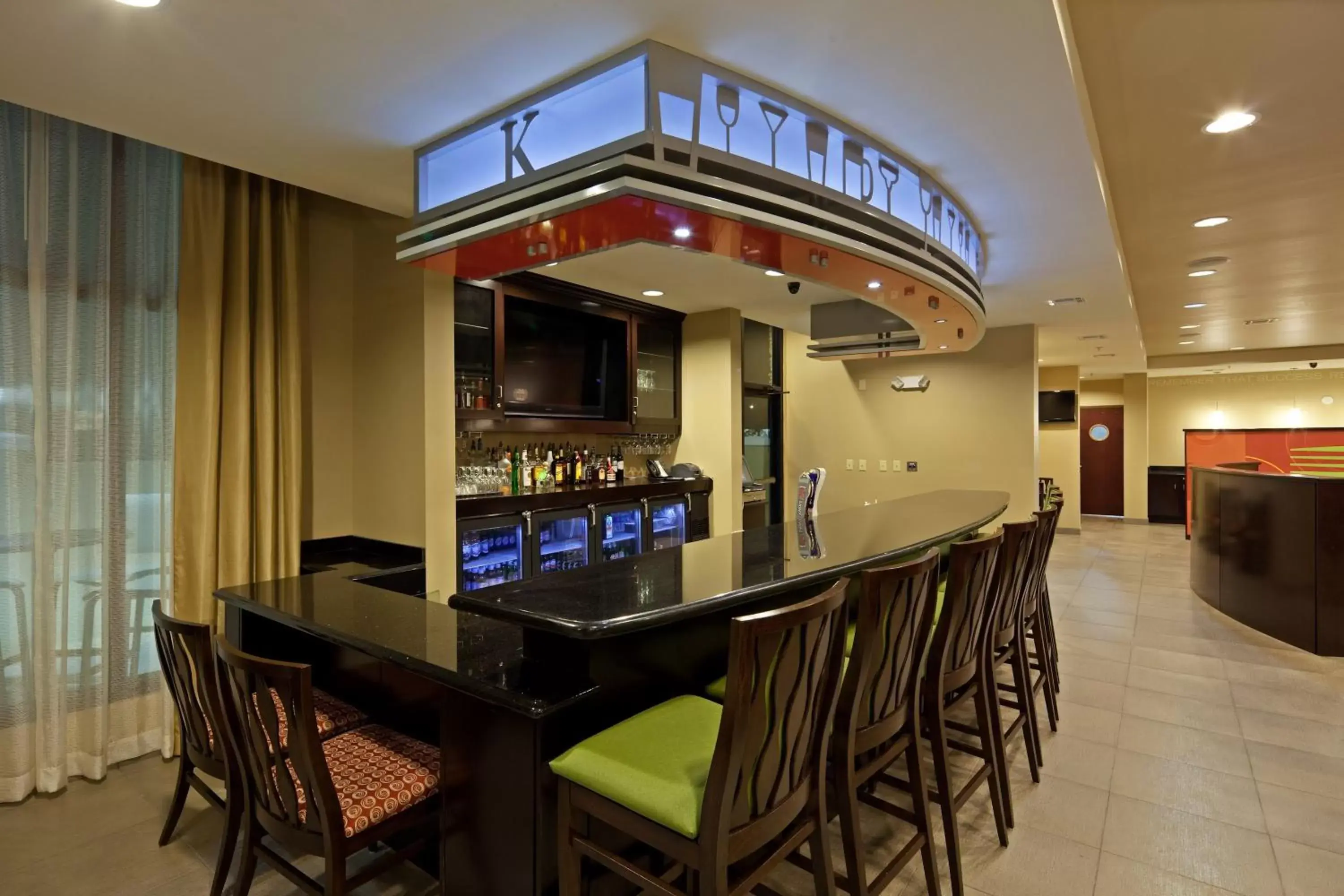 Lounge or bar in Holiday Inn Mobile Airport, an IHG Hotel