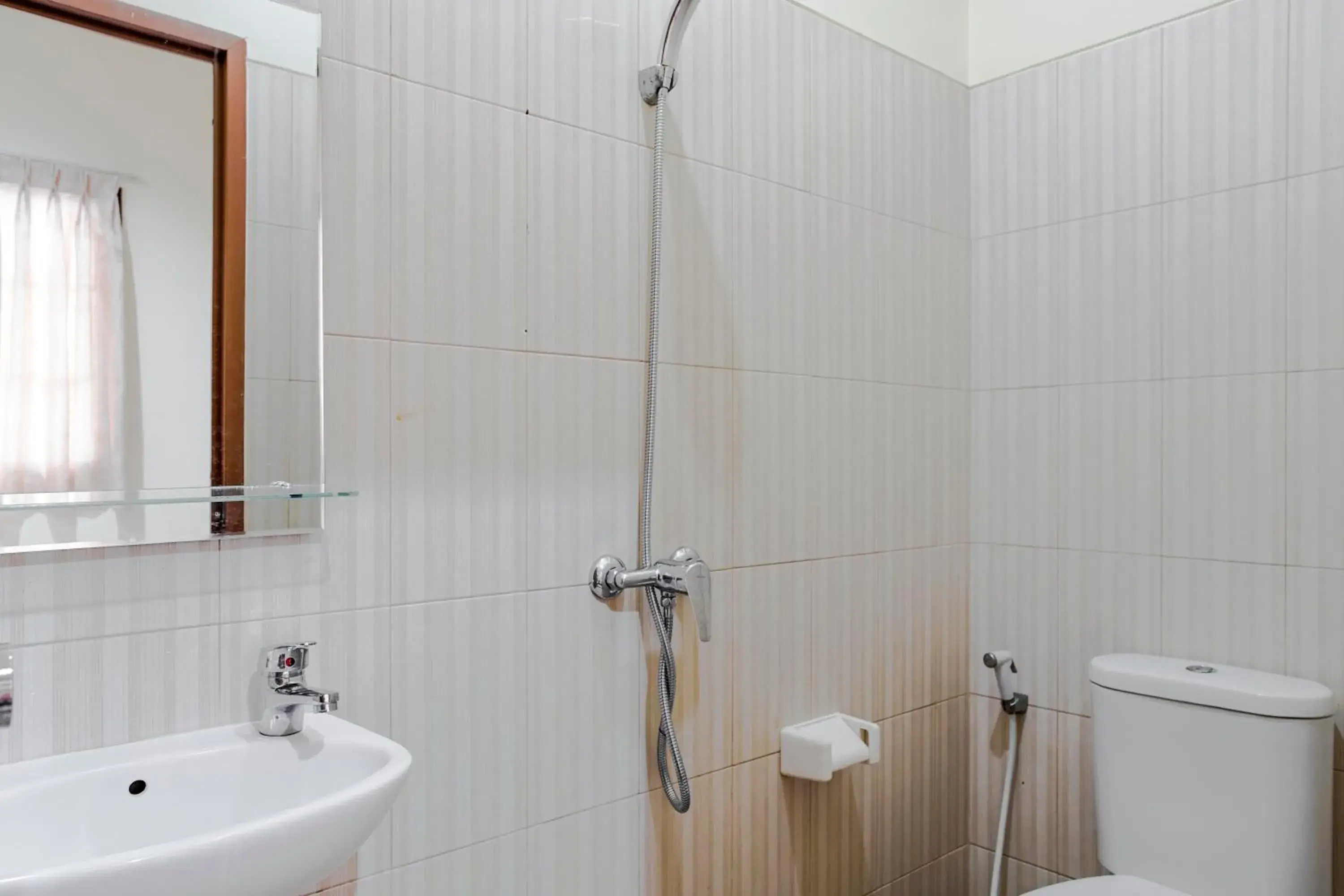 Bathroom in RedDoorz @ Jalan Biak Roxy Jakarta Bathroom in RedDoorz @ Jalan Biak Roxy Jakarta