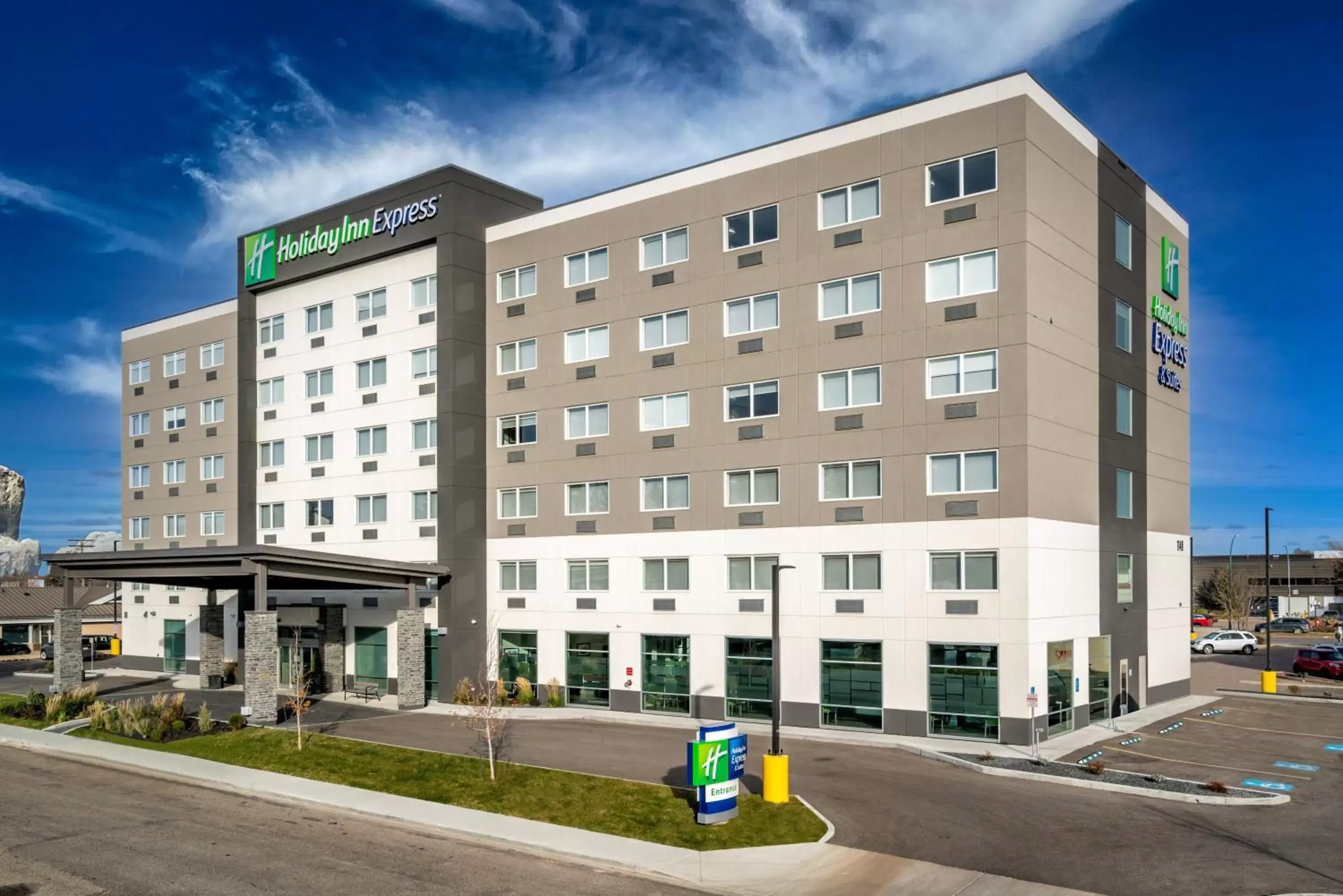 Property Building in Holiday Inn Express & Suites - Brandon, an IHG Hotel