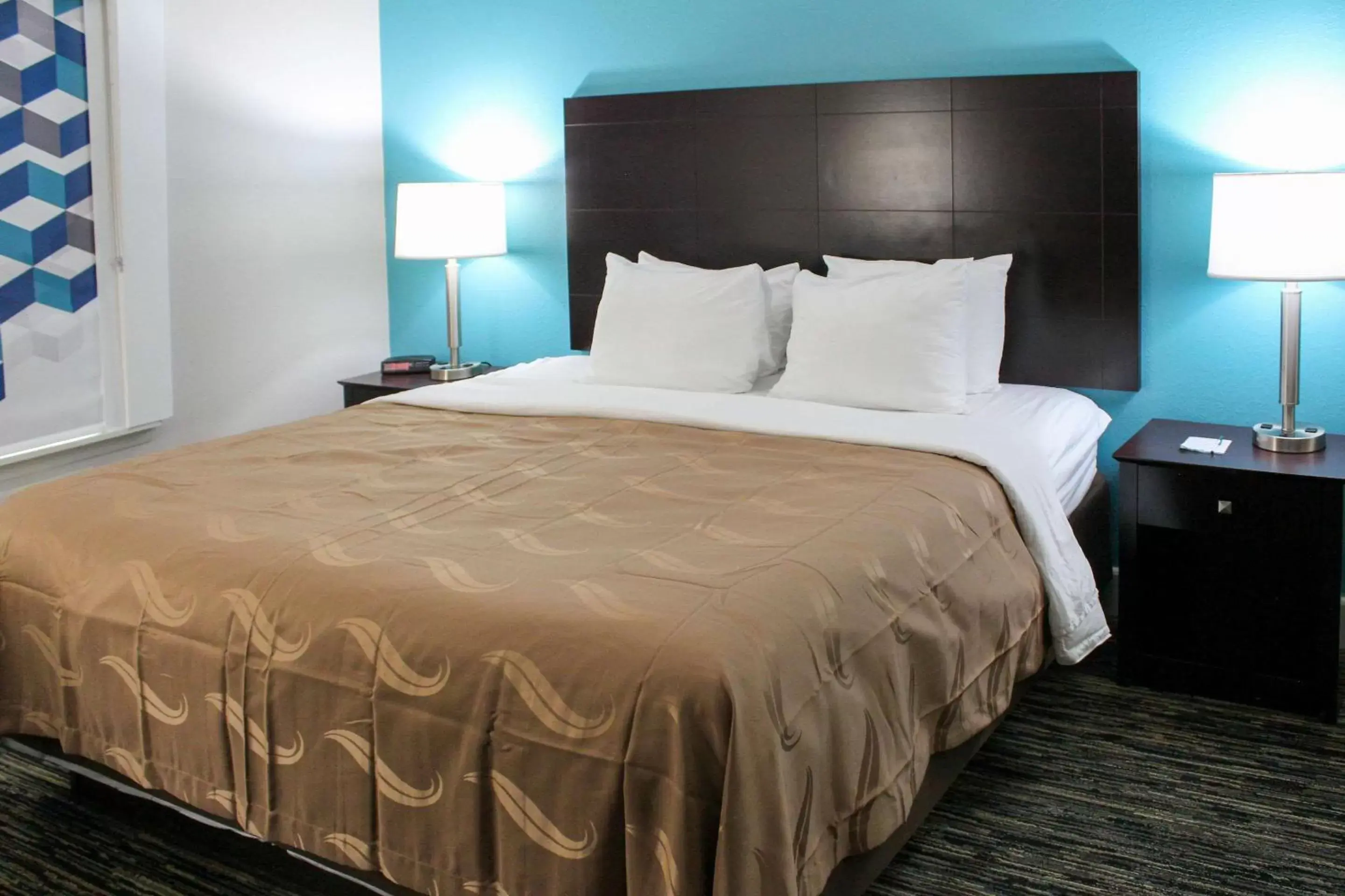 Photo of the whole room, Bed in Quality Inn Crossville Near Cumberland Mountain State Park