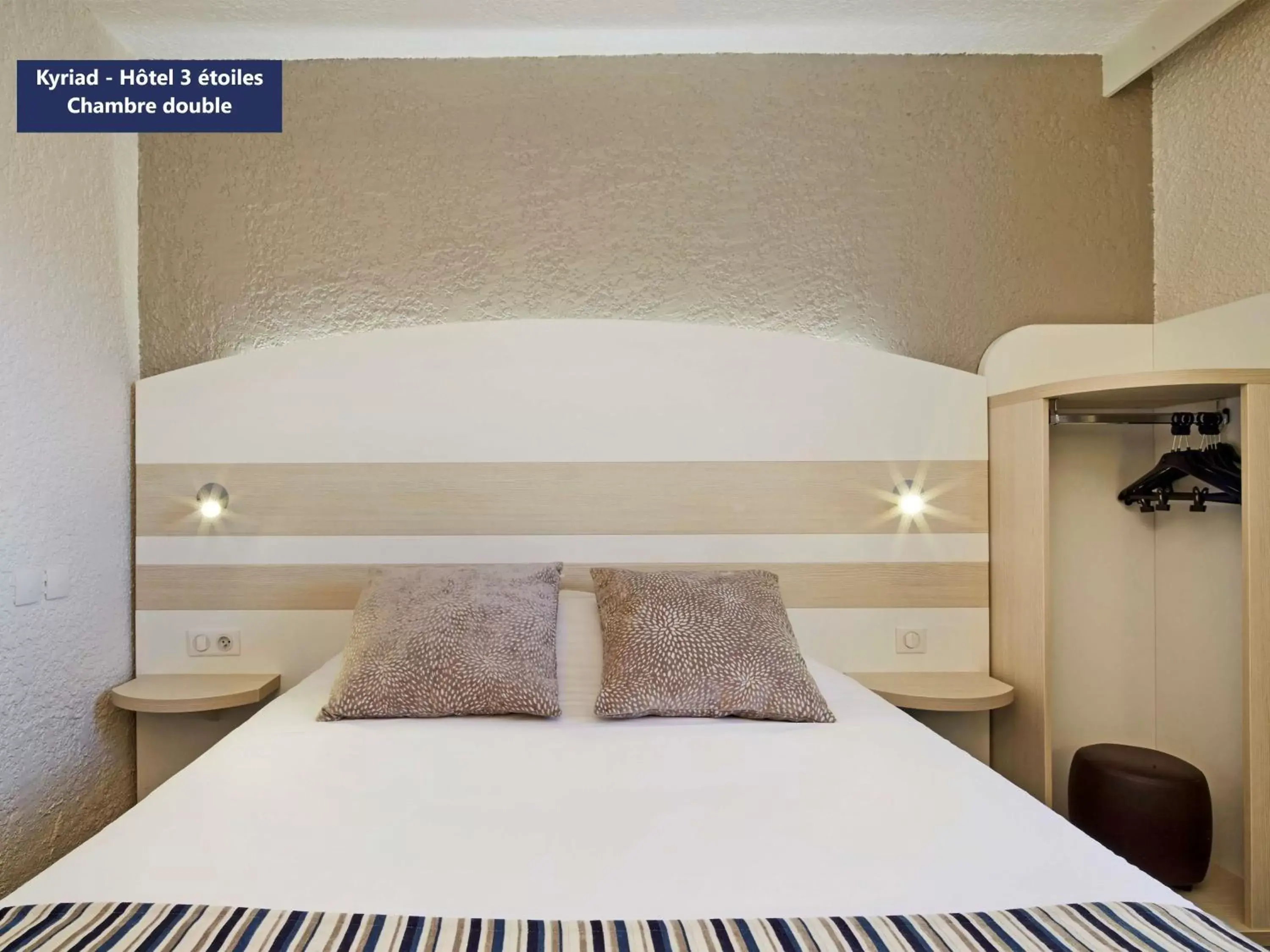 Bed in Kyriad Auxerre Appoigny