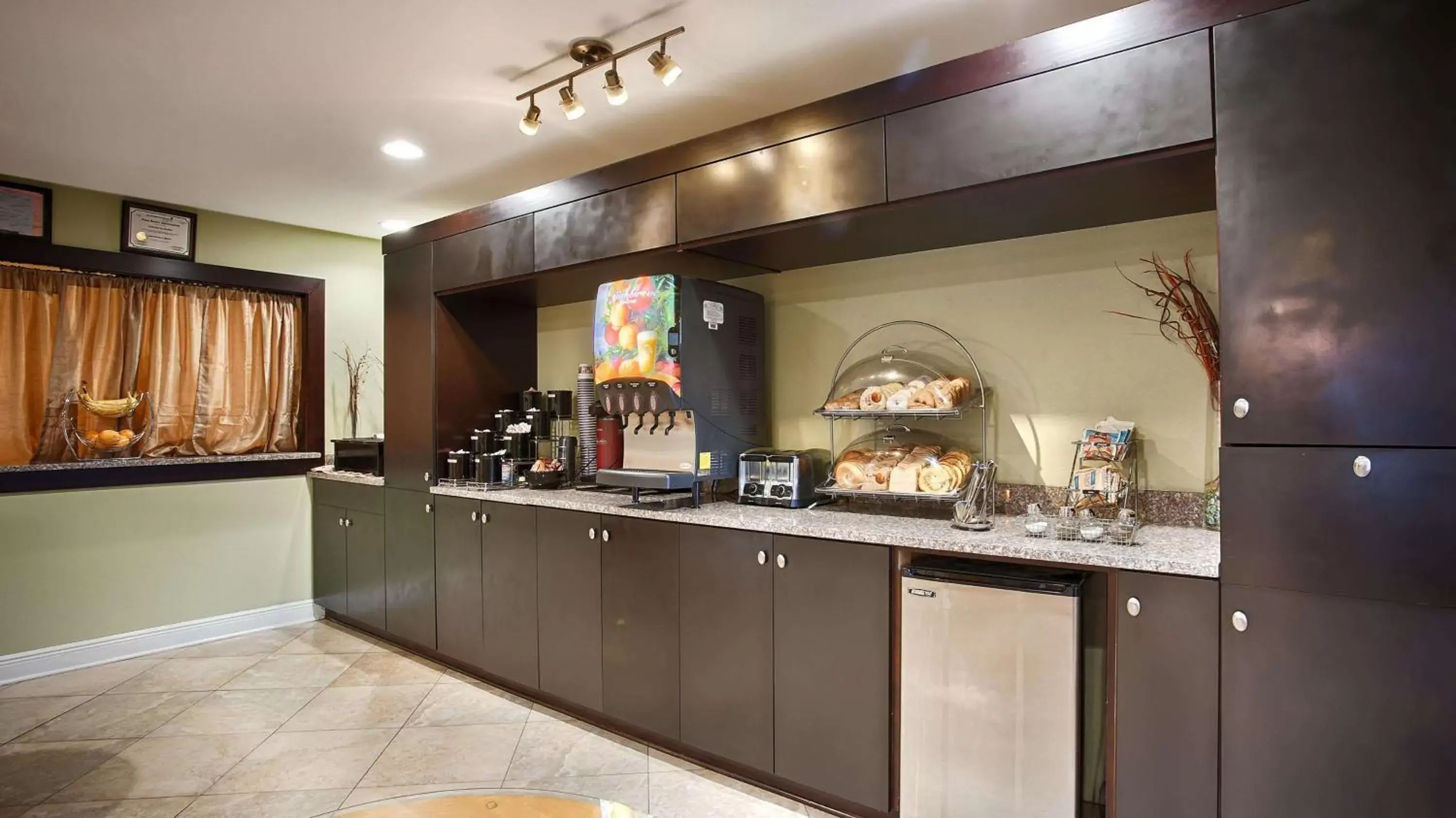 American breakfast in Best Western Zachary Inn American breakfast in Best Western Zachary Inn