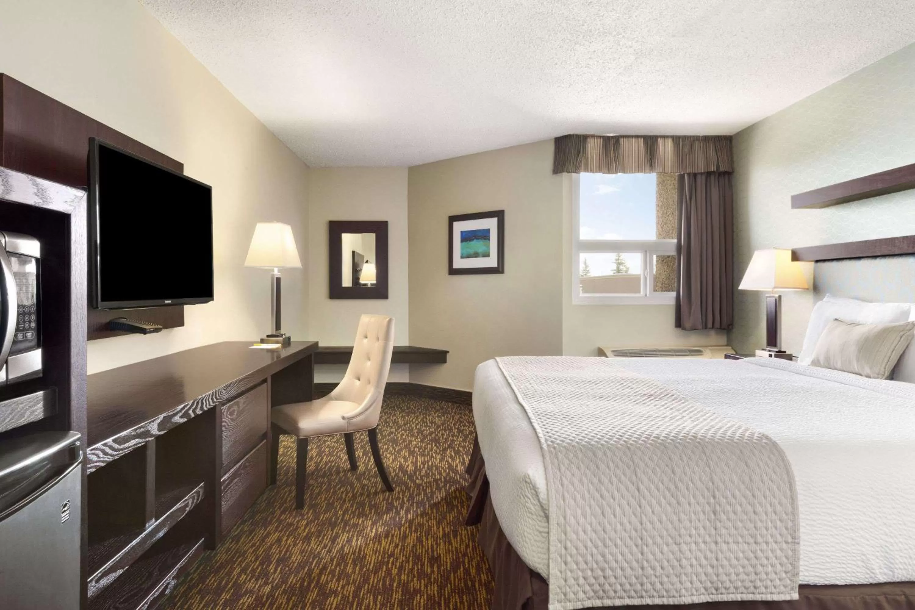 Photo of the whole room, Bed in Days Inn by Wyndham Vermilion