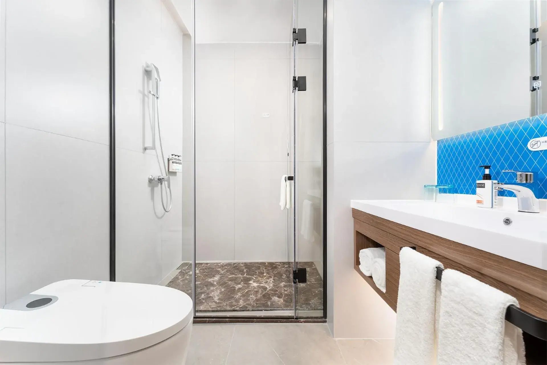 Shower, Bathroom in Holiday Inn Express Nanning Convention&Exhibition
