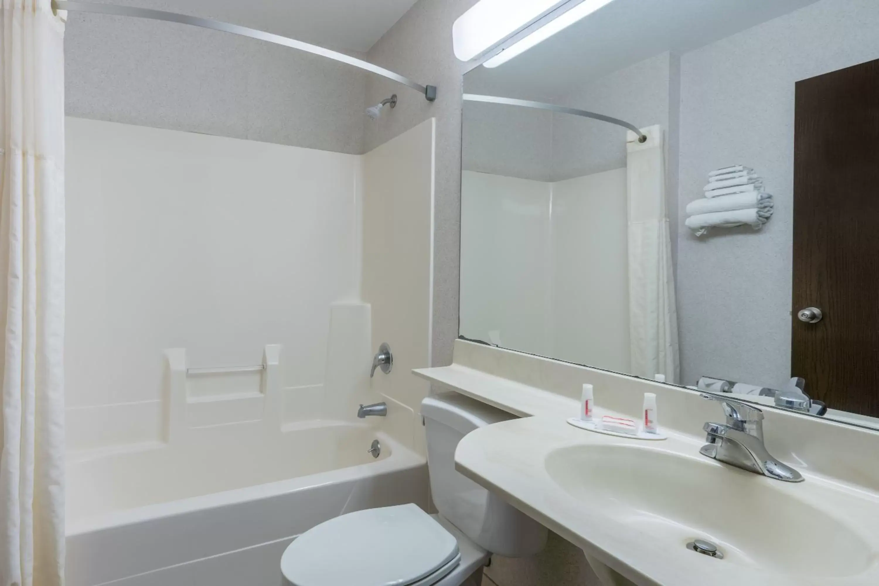 Bathroom in Microtel Inn La Crosse Onalaska Area