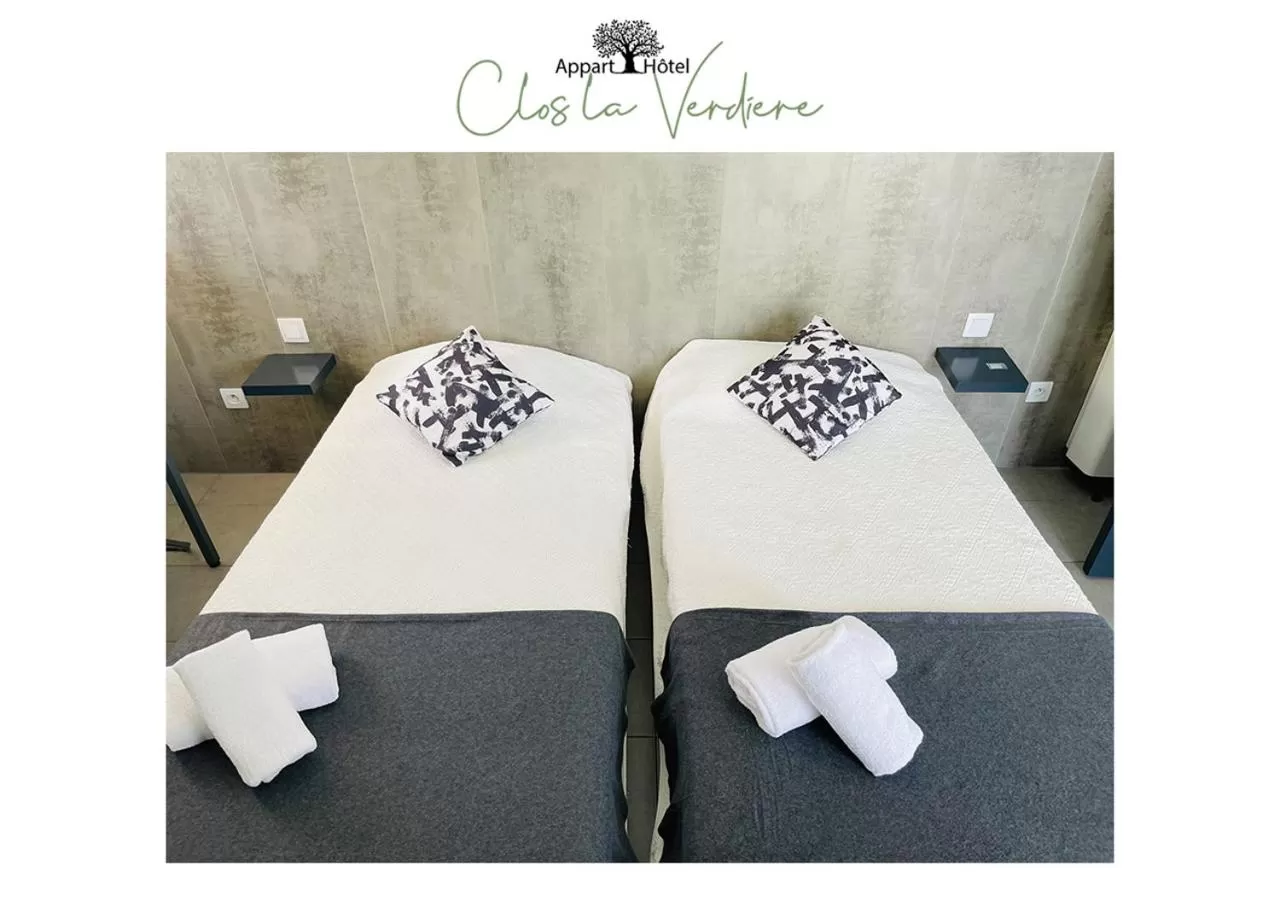 Property building, Bed in Le Clos la Verdière