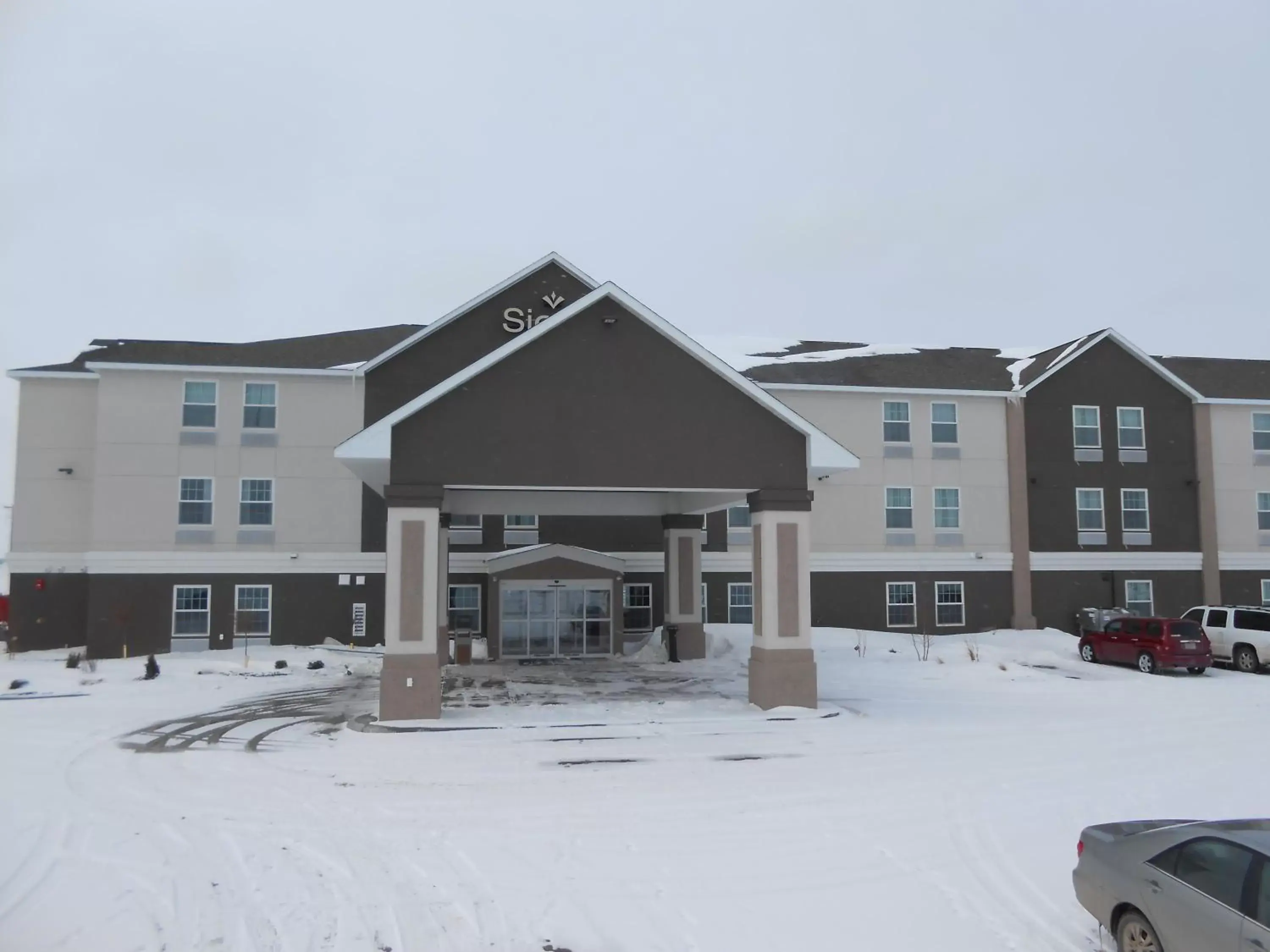 Facade/entrance, Winter in Sierra Inn Minot