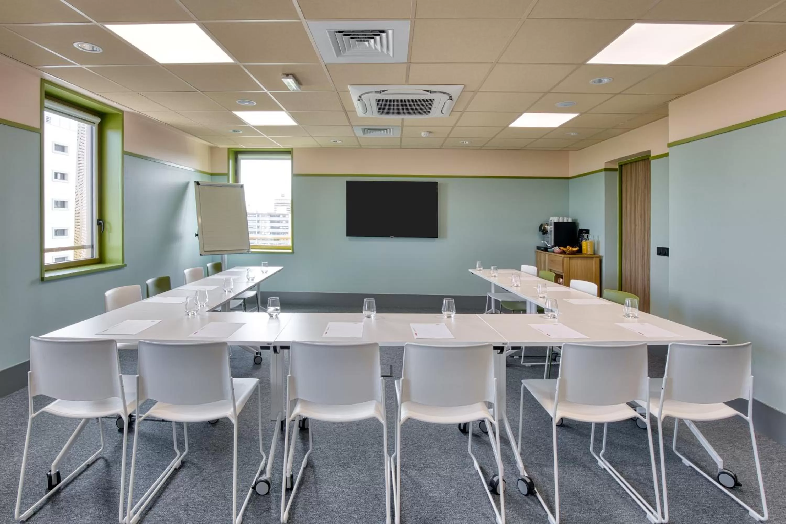 People in Aiden by Best Western Clermont-Ferrand Hotel & Spa