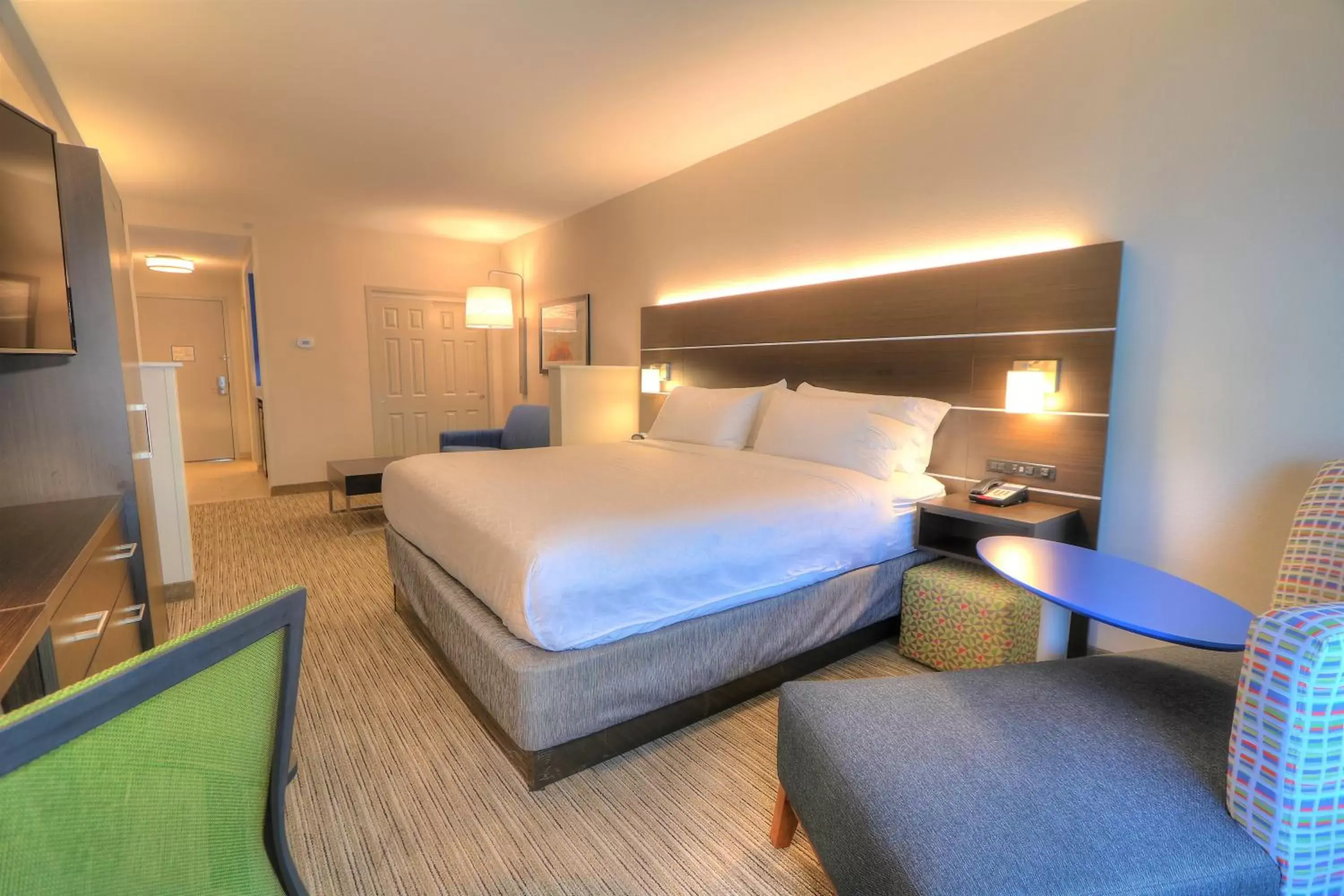 Photo of the whole room, Bed in Holiday Inn Express Hotel & Suites Mobile Saraland, an IHG Hotel