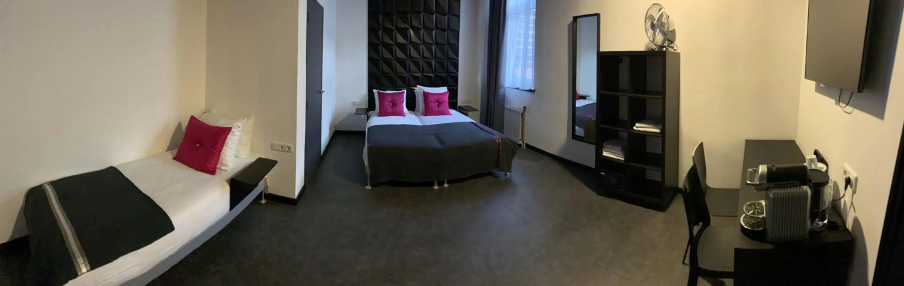 Photo of the whole room, Bed in Hotel De Looier