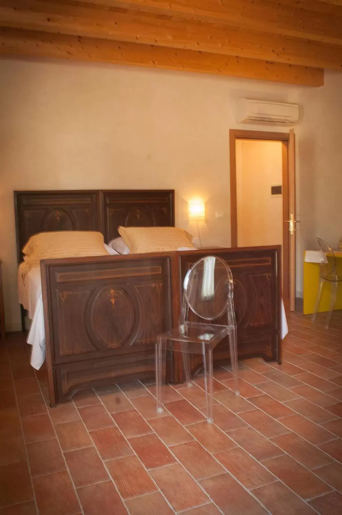 Photo of the whole room, Bathroom in L'Isolo b&b e case vacanza