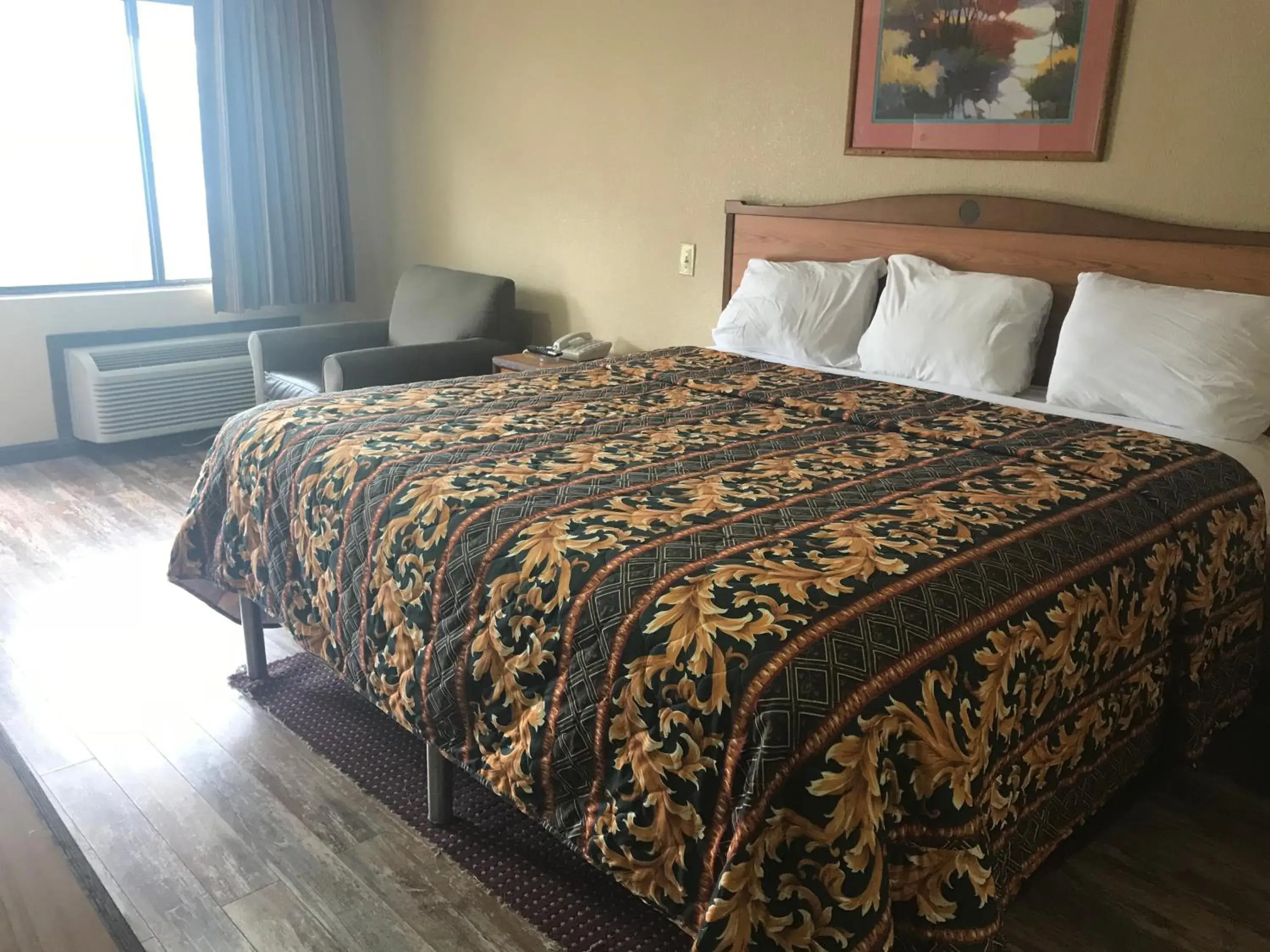 Bed in Memphis Inn