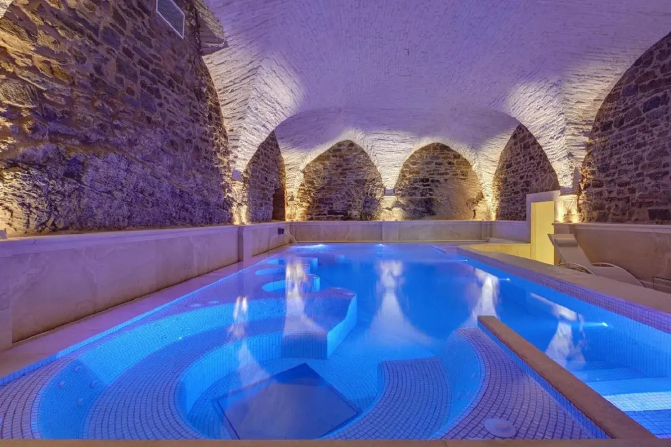 Hot Tub, Swimming Pool in Monastero Di Cortona Hotel & Spa