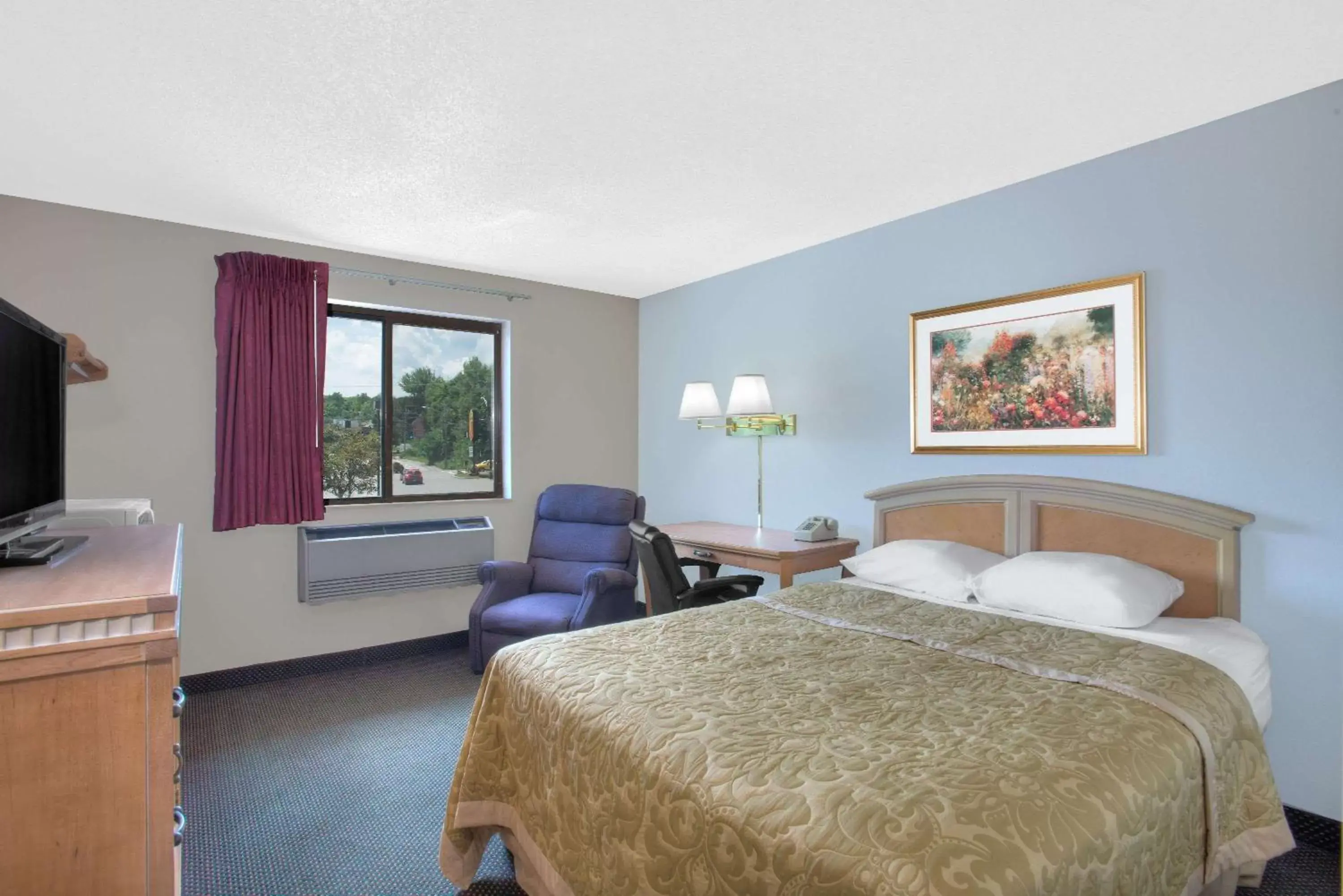 Photo of the whole room in Super 8 by Wyndham Augusta