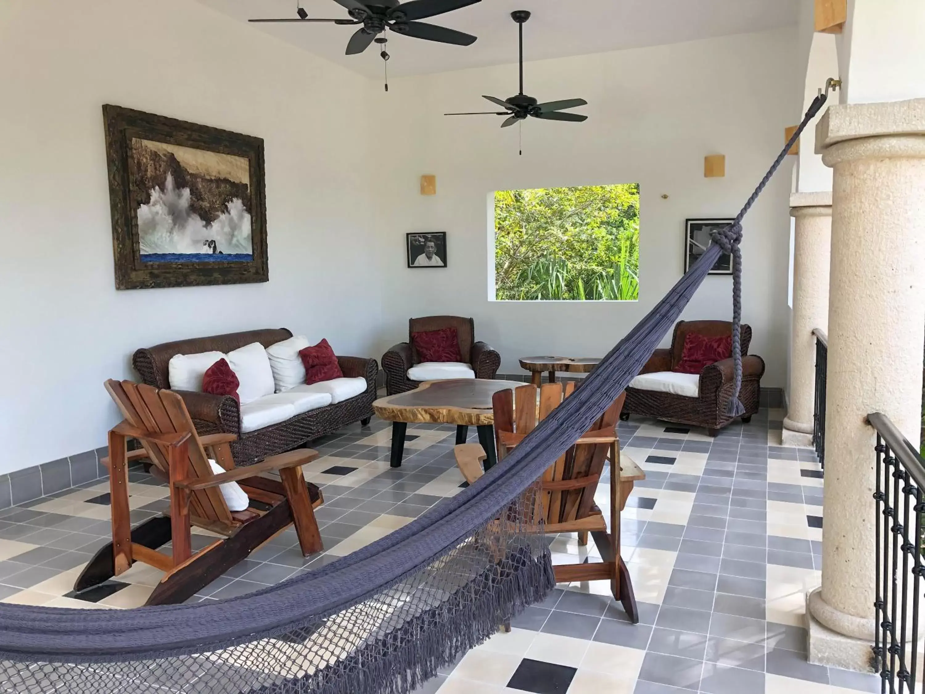 Communal lounge/ TV room in Hotel Posada San Juan