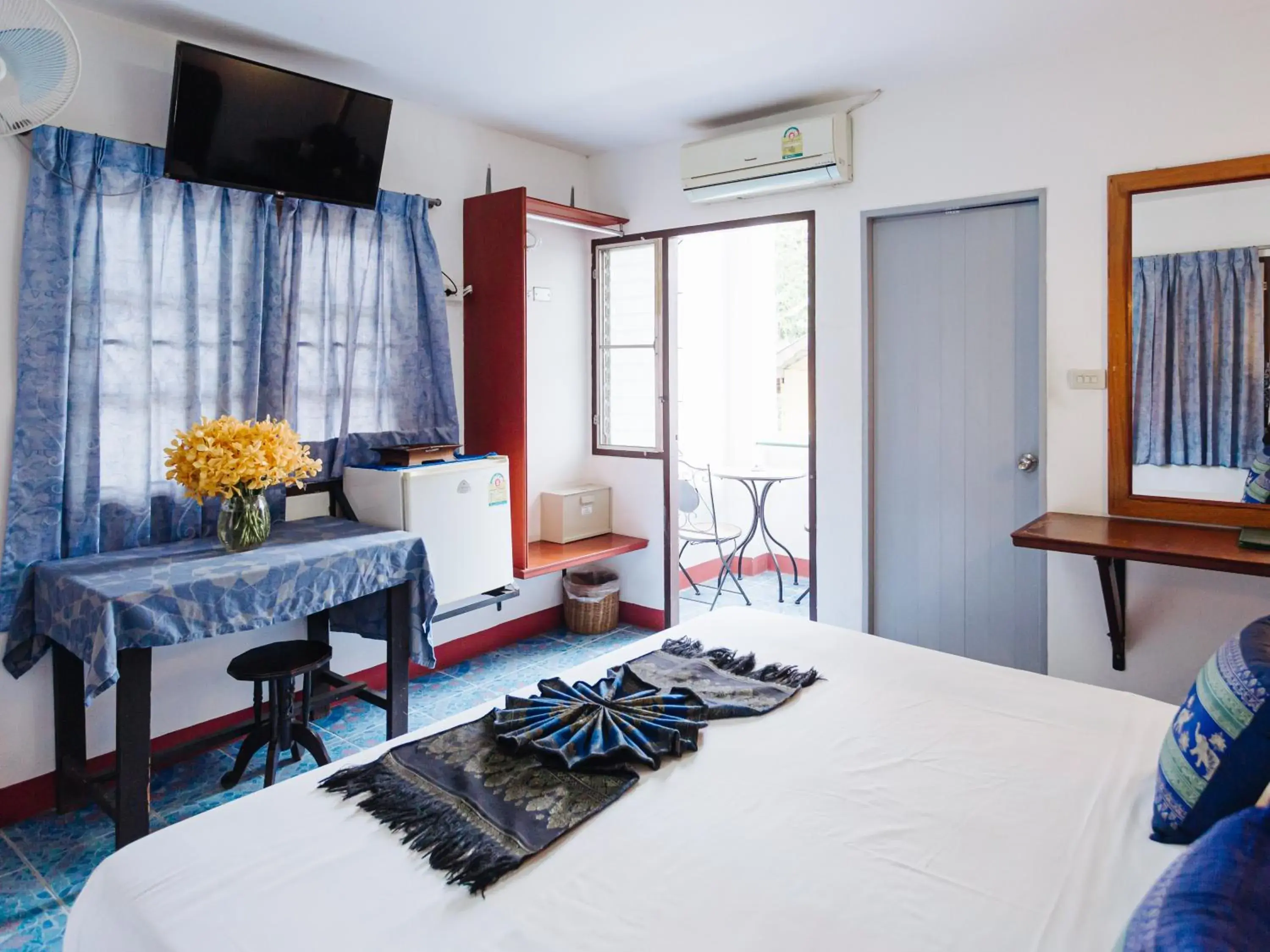 Bedroom, TV/Entertainment Center in Rendezvous Oldtown Chiangmai (SHA Extra+) by ZUZU