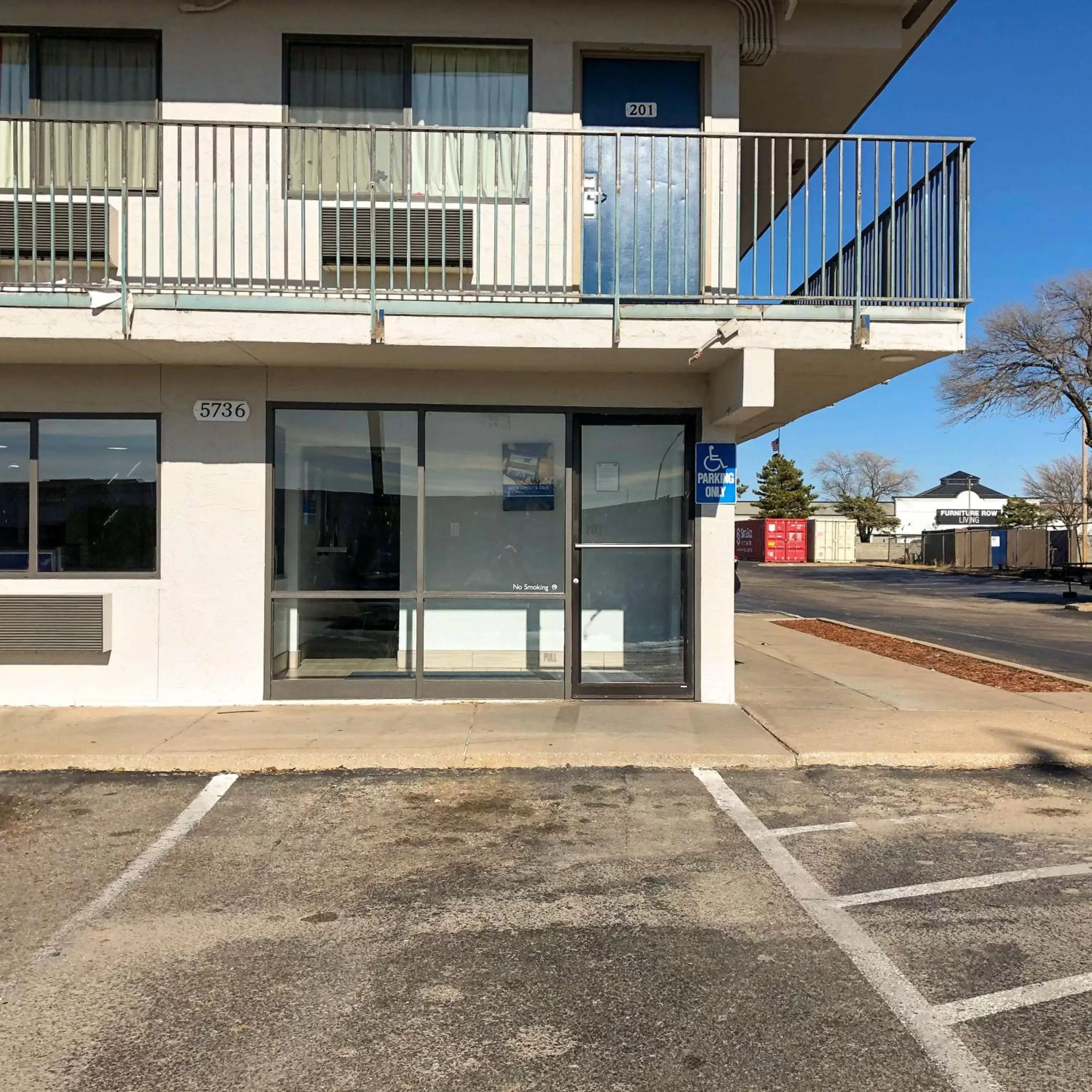 Property Building in Studio 6 Wichita, KS - Airport