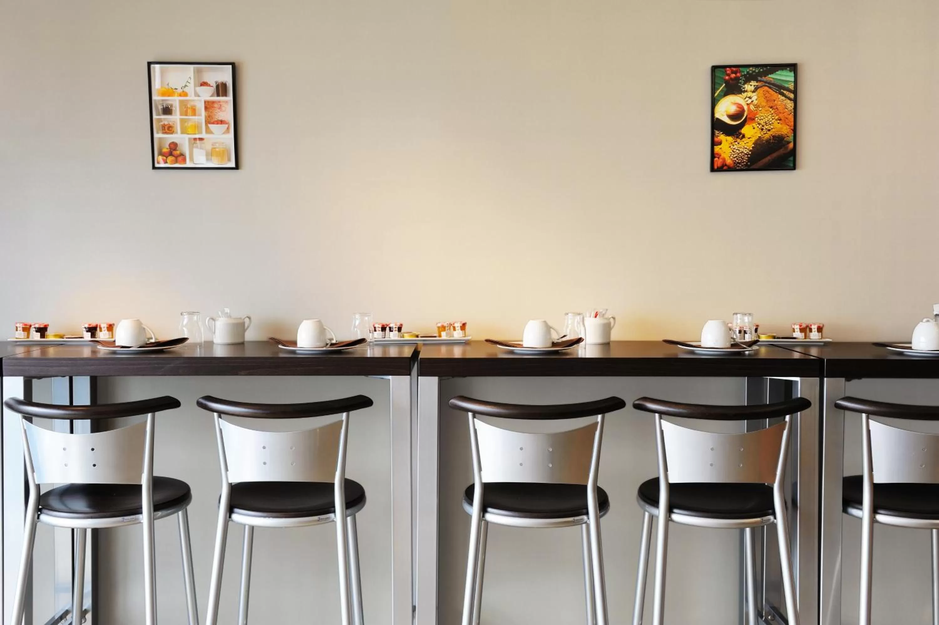 Restaurant/places to eat in Residhome Paris-Massy