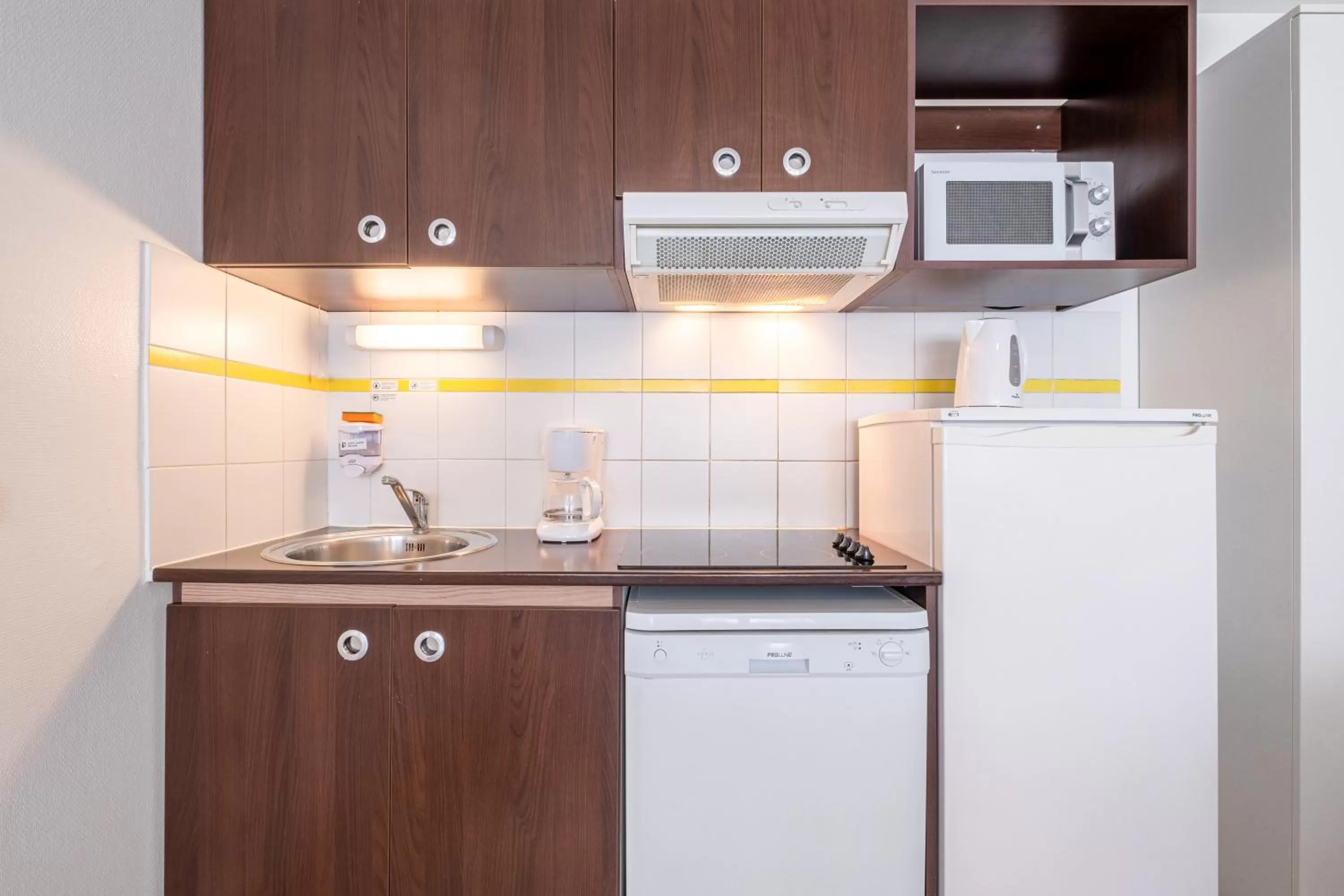 Kitchen or kitchenette in Zenitude Hôtel-Résidences Les Hauts d'Annecy