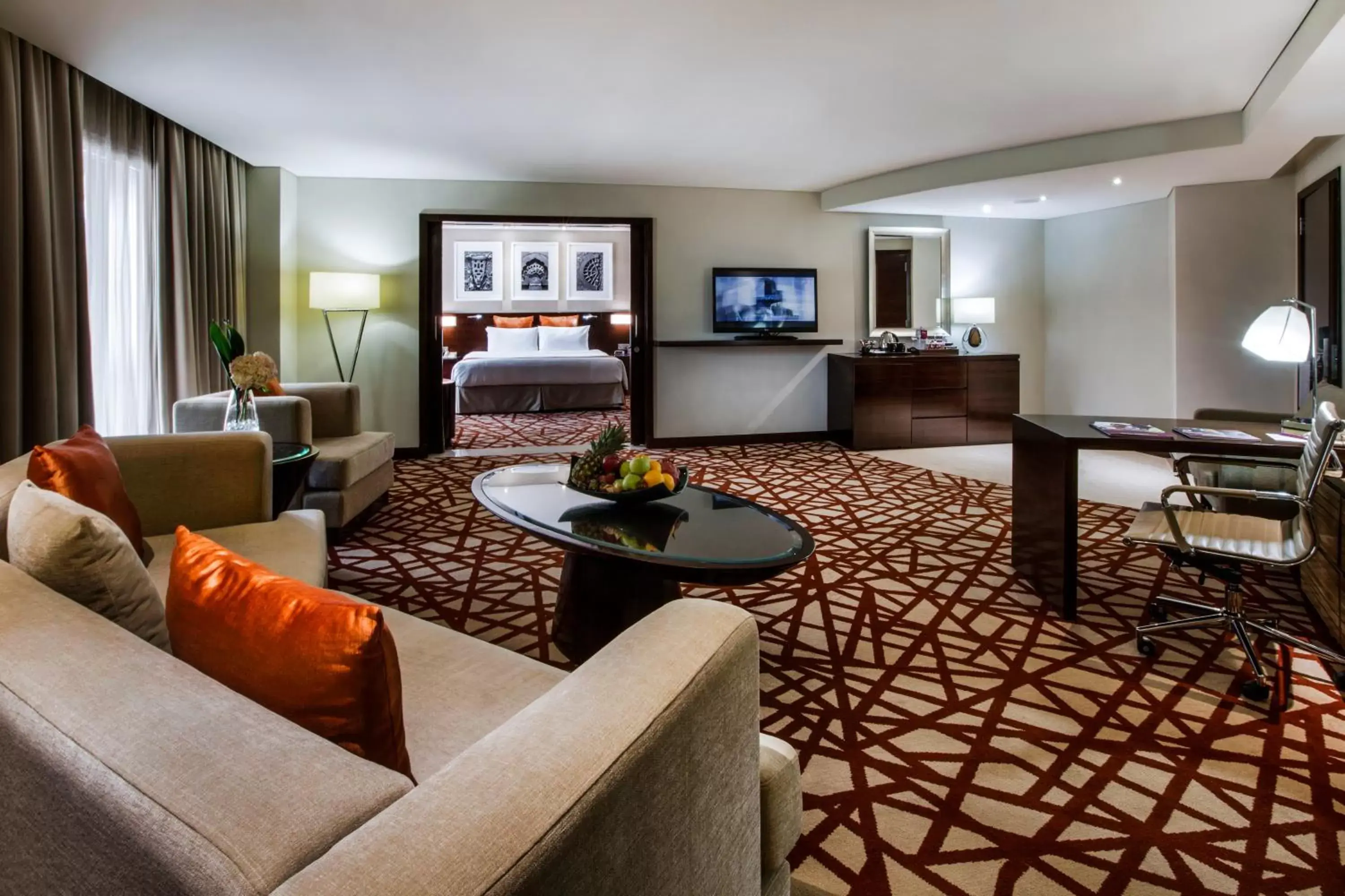 Living room, Lounge/Bar in Crowne Plaza Dubai Deira, an IHG Hotel