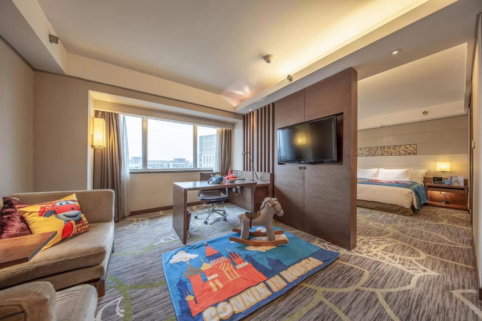 Photo of the whole room, Bed in Crowne Plaza Guangzhou City Centre by IHG