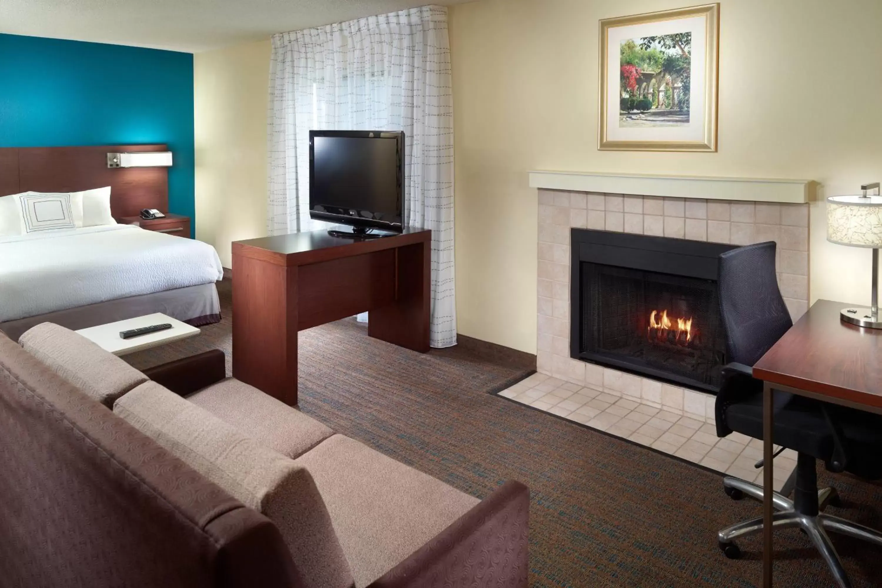 Photo of the whole room, TV/Entertainment Center in Residence Inn by Marriott Nashville Airport