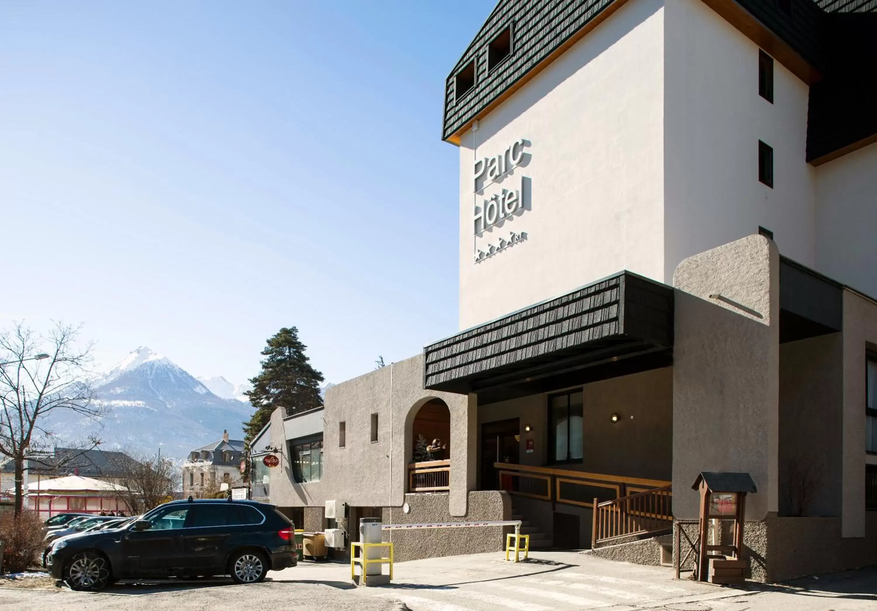 Facade/entrance, Property Building in SOWELL HOTELS Le Parc & Spa