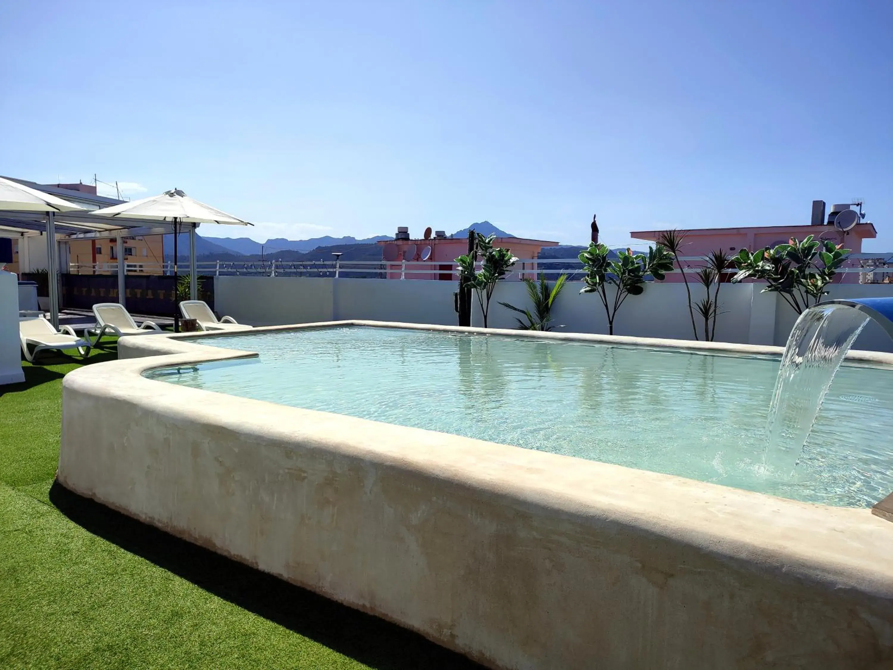 Balcony/Terrace, Swimming Pool in Hotel Porto