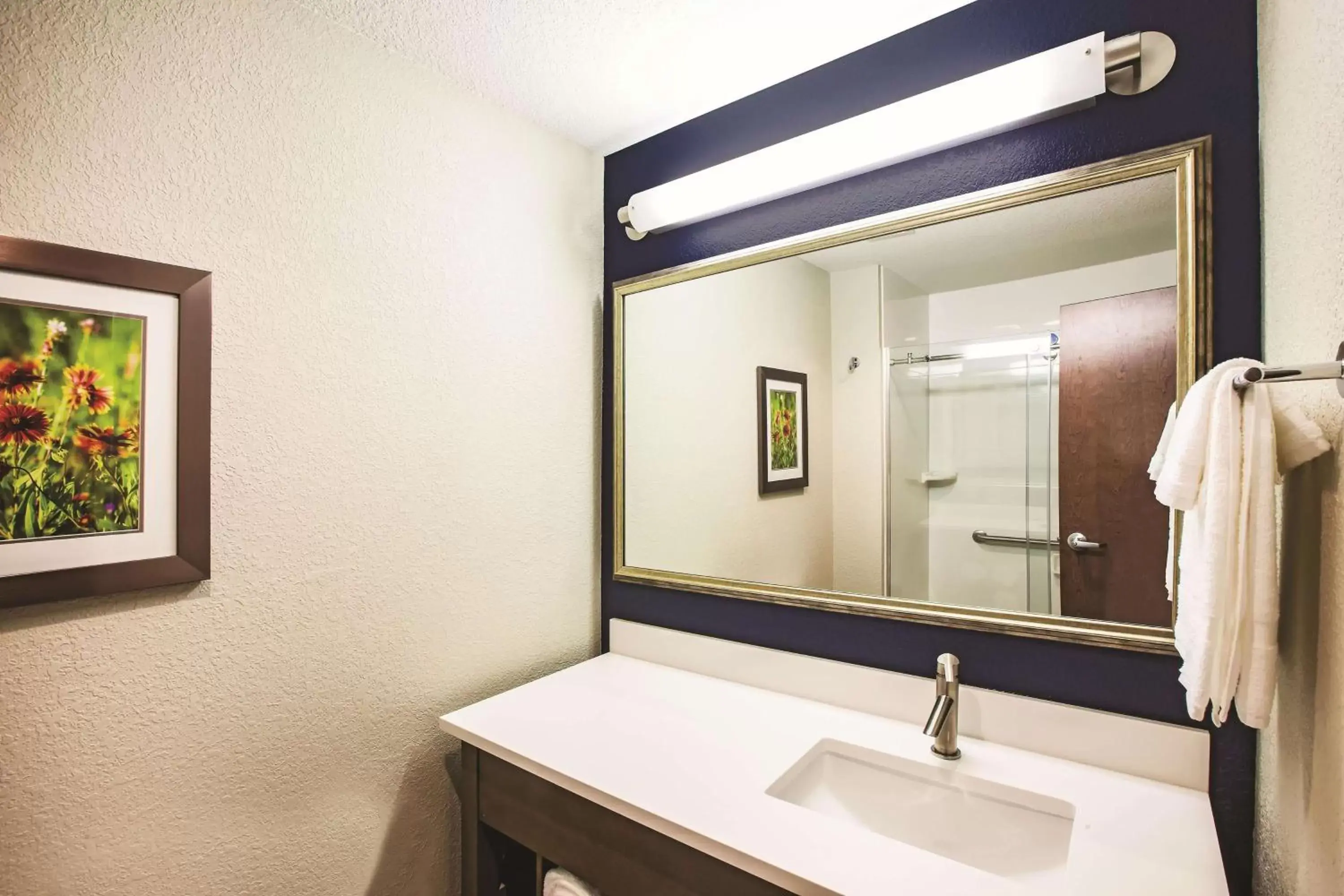 Photo of the whole room, Bathroom in La Quinta by Wyndham Wichita Northeast
