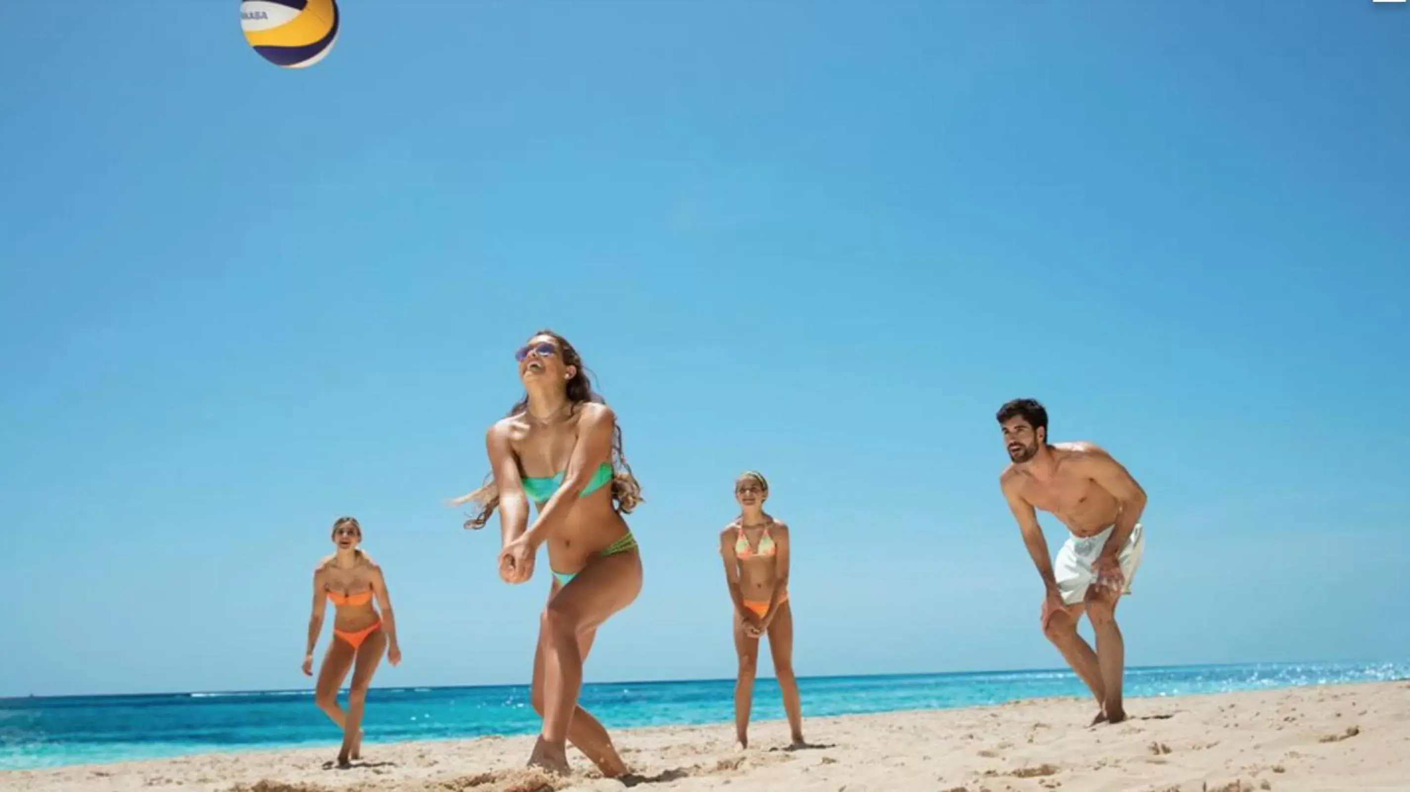 Guests in TROPICANA SUITES DELUXE BEACH CLUB and POOL - playa LOS CORALES