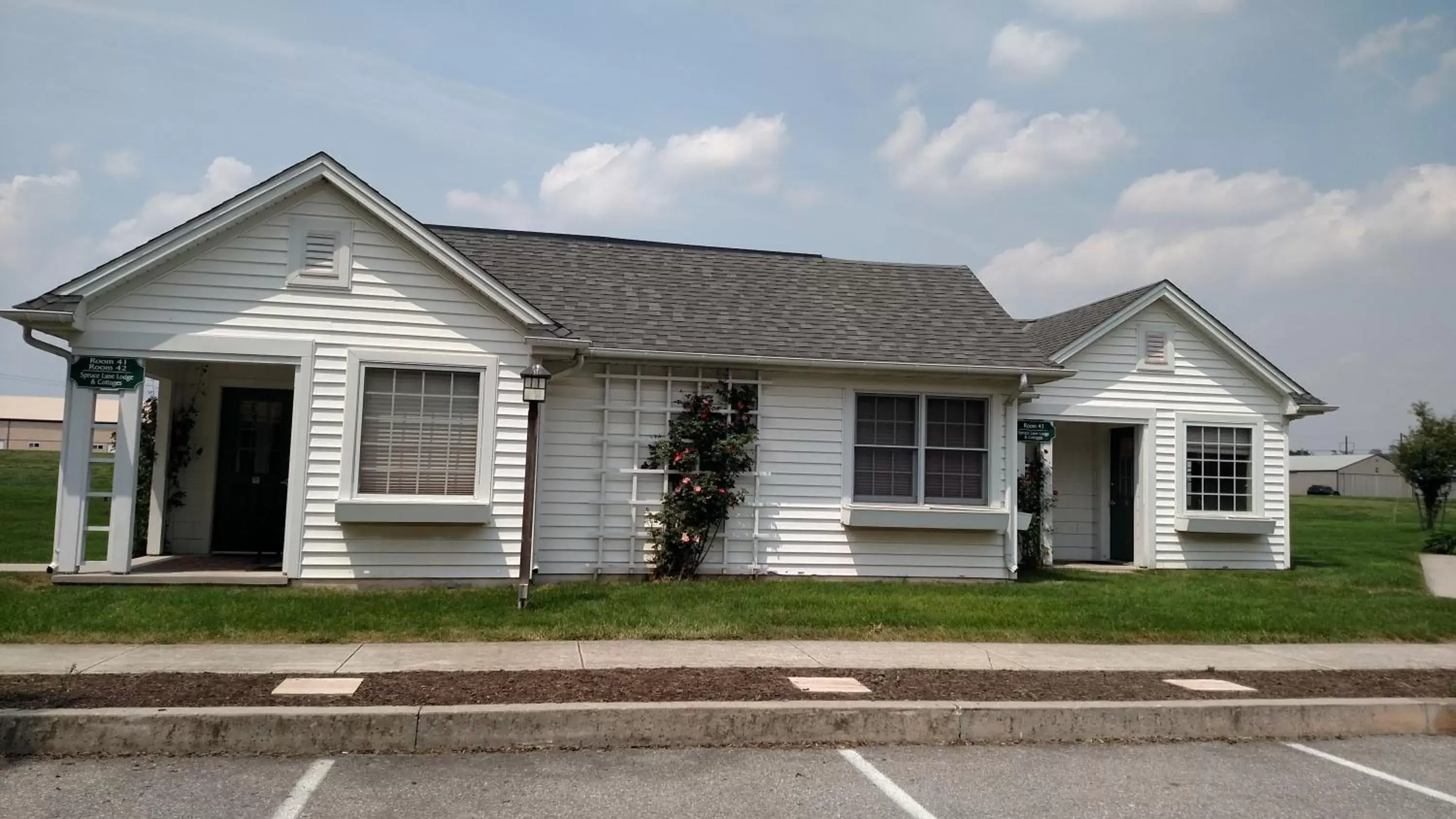 Facade/entrance, Property Building in Spruce Lane Lodge and Cottages