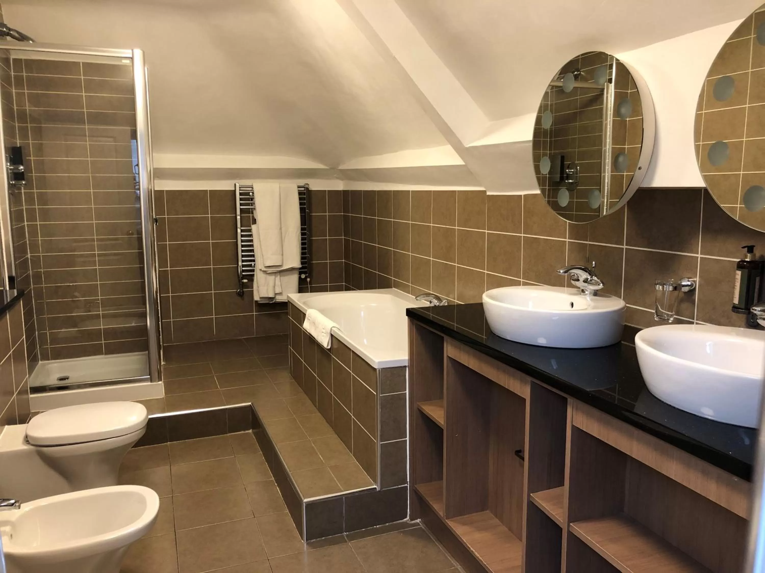 Bathroom in Colwick Hall Hotel