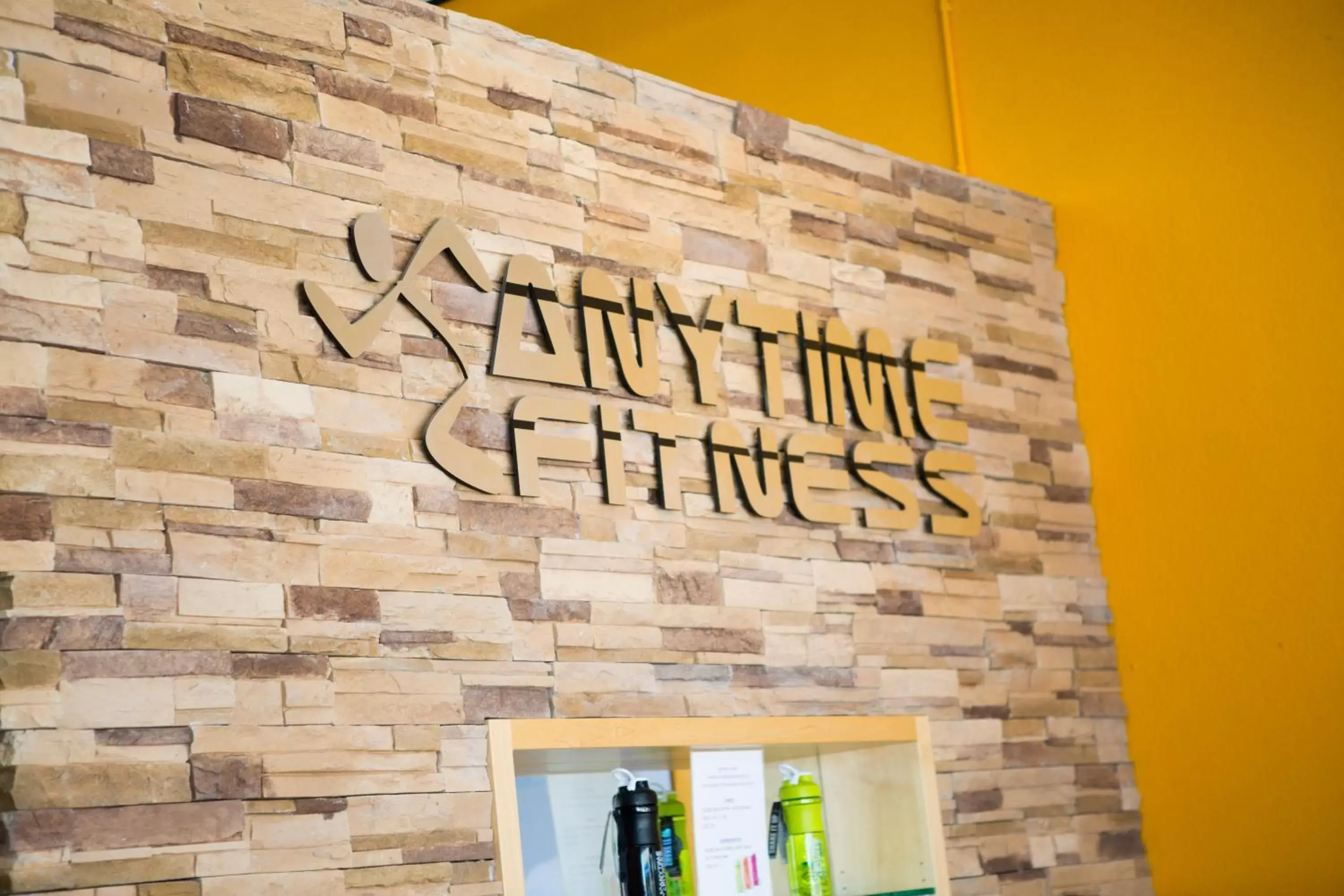 Fitness centre/facilities, Property Logo/Sign in Super 8 by Wyndham St. James