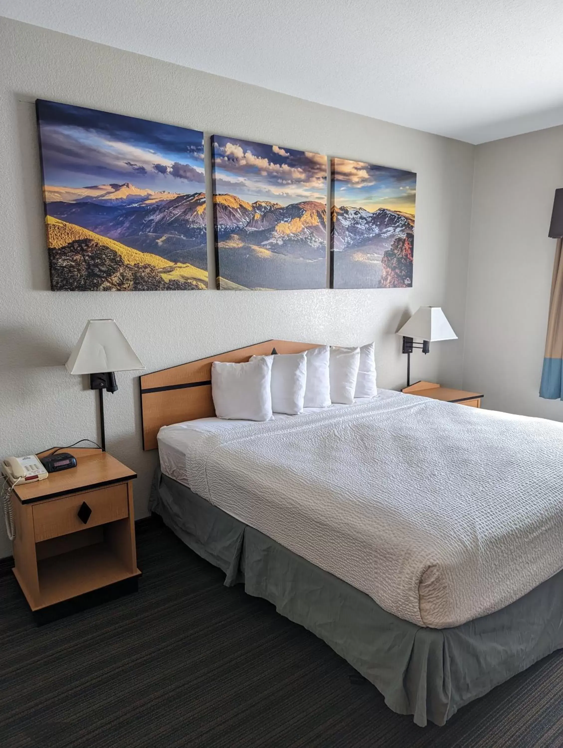 Bedroom, Bed in Days Inn & Suites by Wyndham Castle Rock