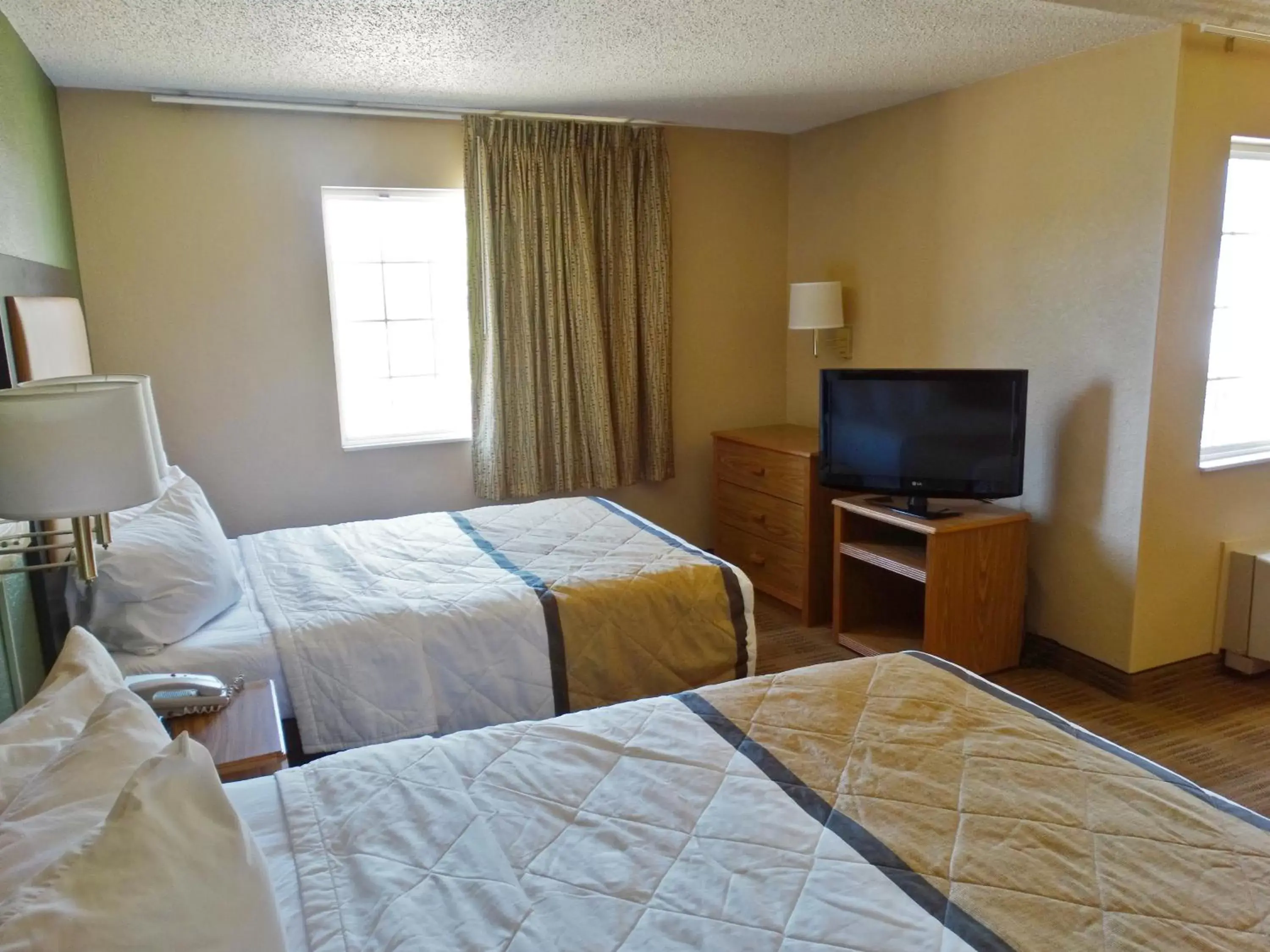 Bed in Extended Stay America Suites - Denver - Tech Center South - Greenwood Village