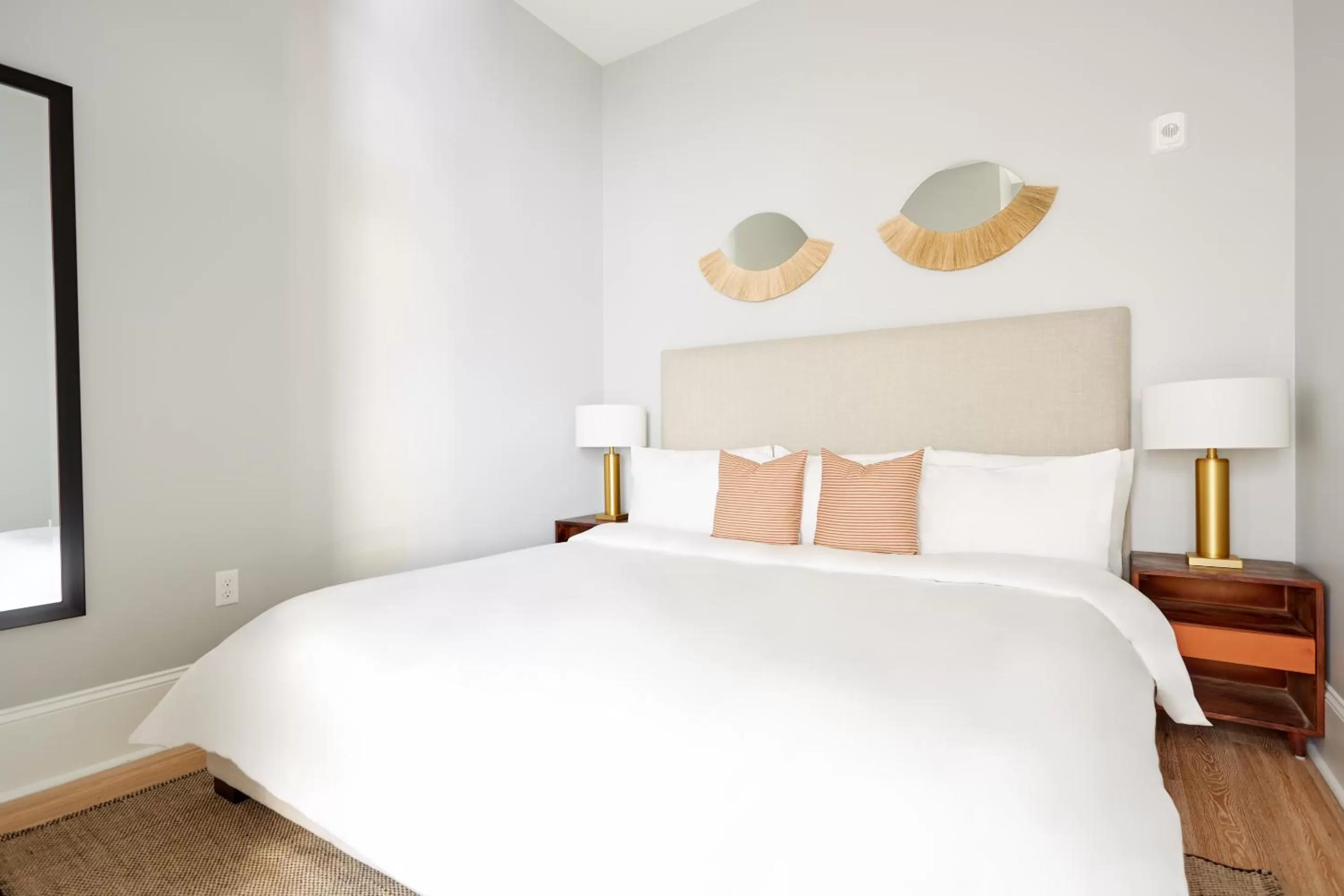 Living room, Bed in Sonder at The Vitascope