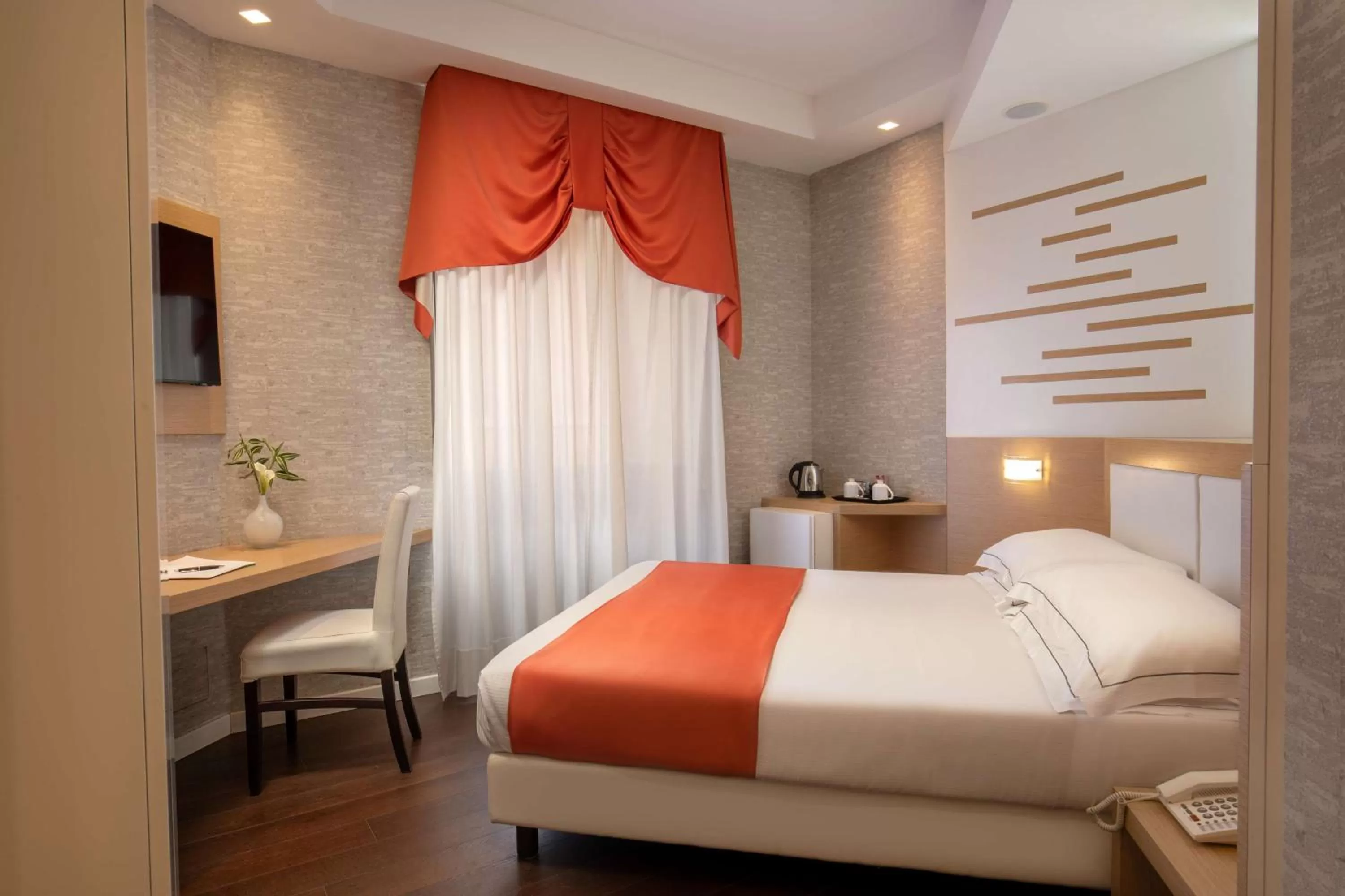 Bedroom, Bed in Hotel Diana Roof Garden