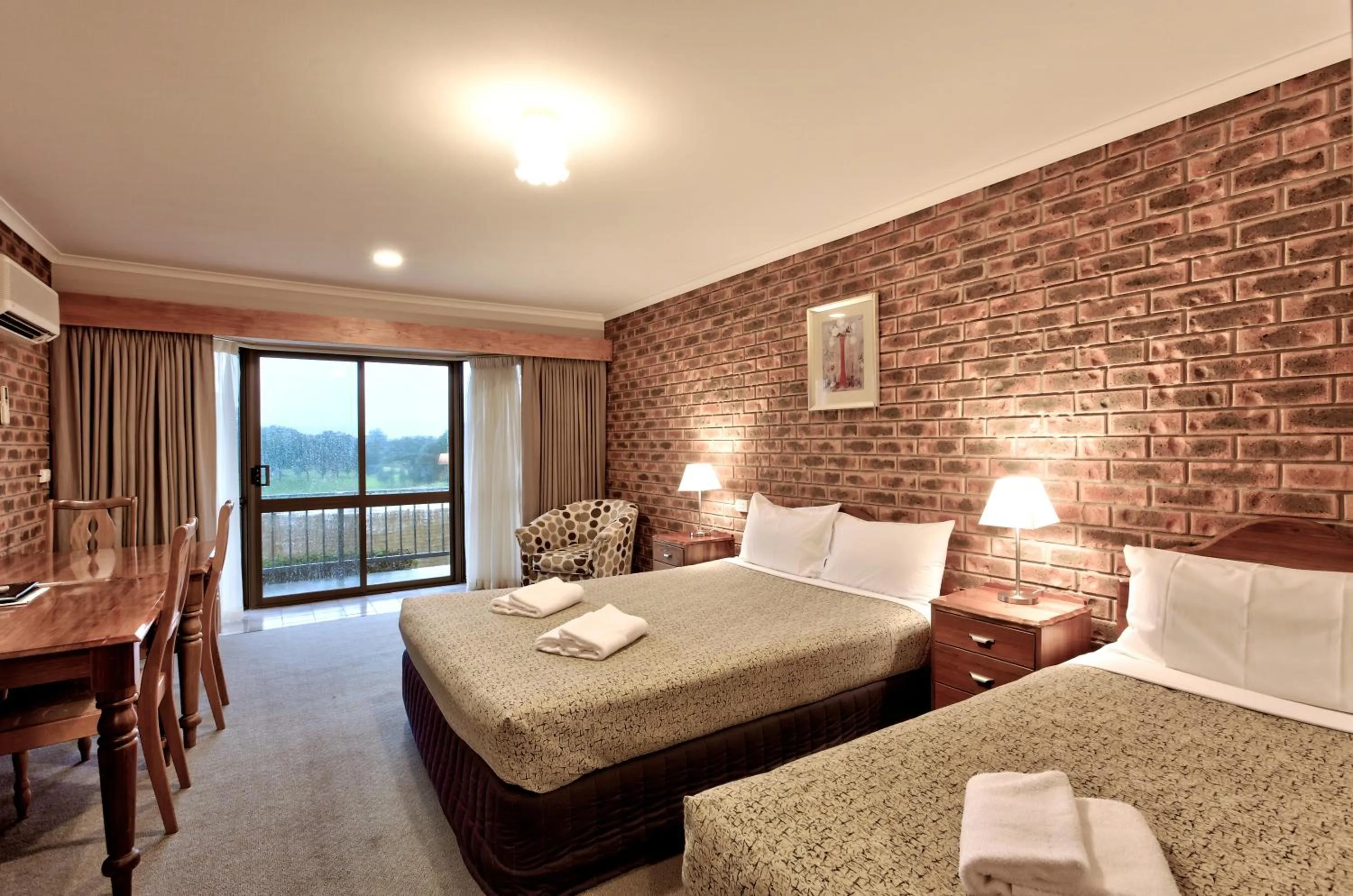 Bedroom, Bed in Hume Country Motor Inn